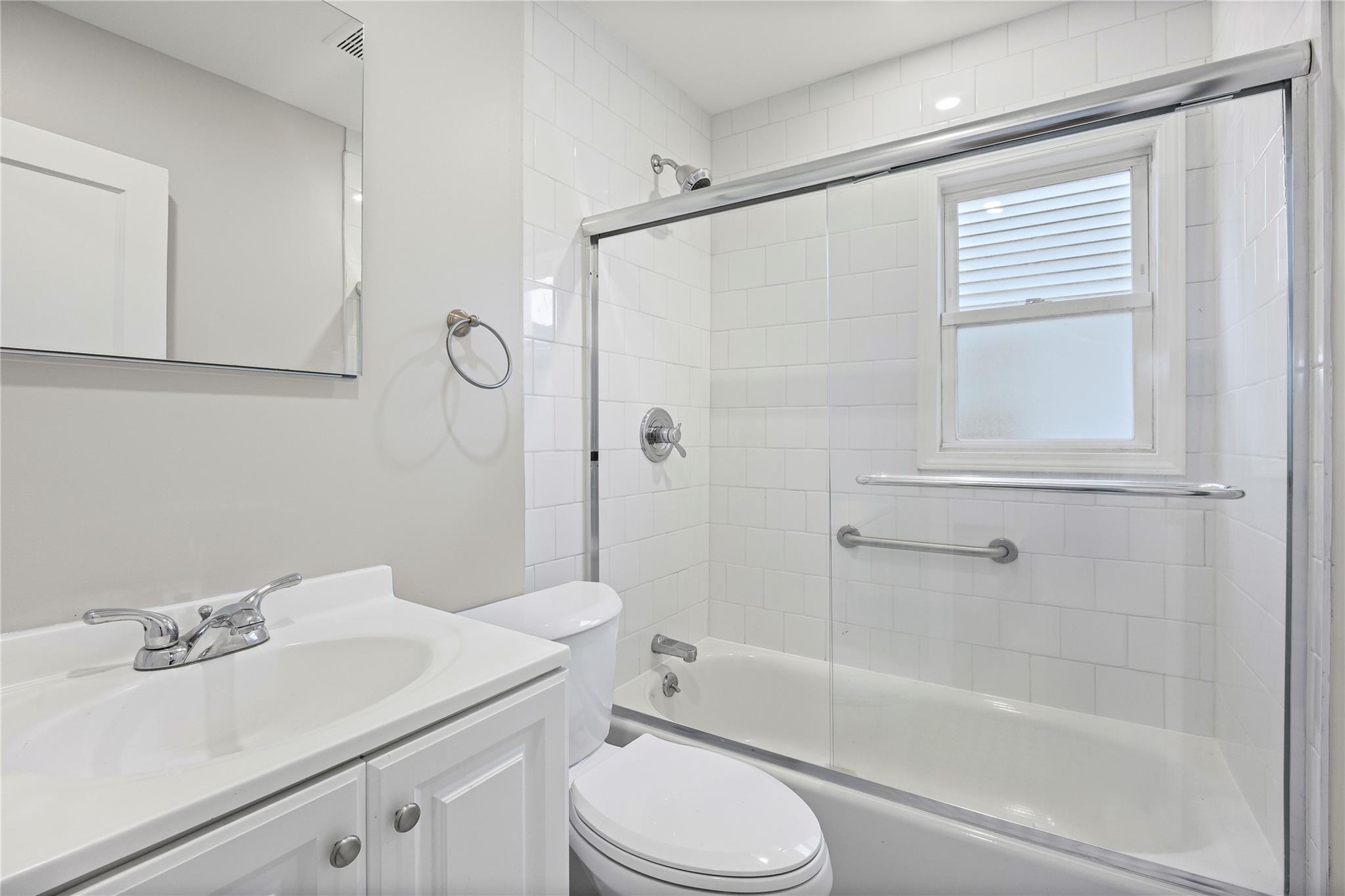 #16 photo, 1859 George Court, ナッソー郡 Merrick , NY 11566