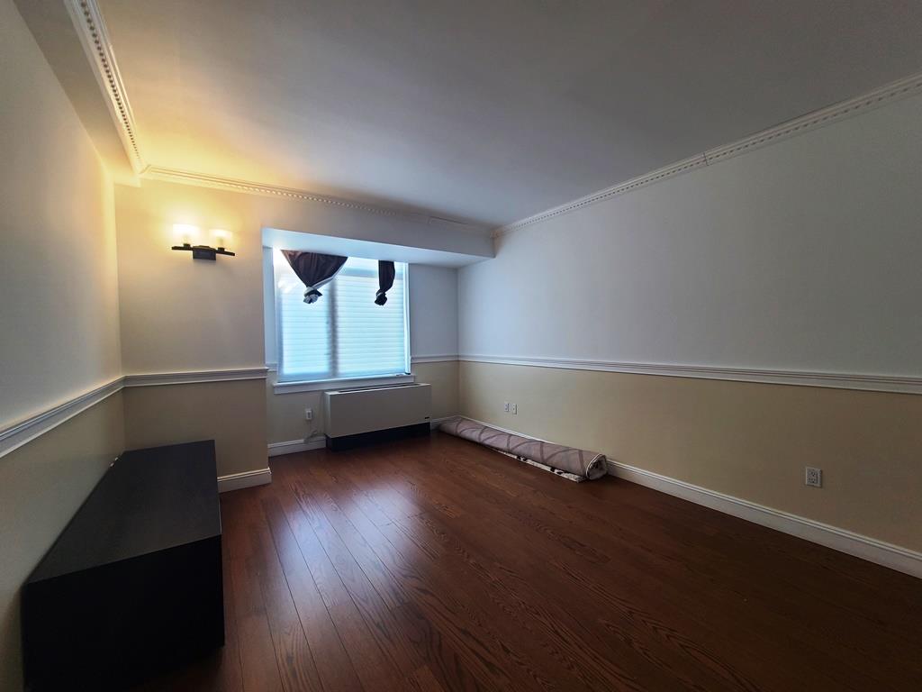 #8 photo, 40-26 College Point Boulevard, Flushing , NY 11354