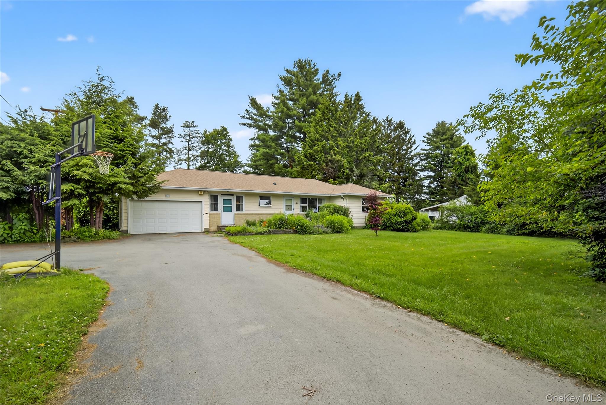 #1 photo, 7641 N Broadway, Red Hook , NY 12571