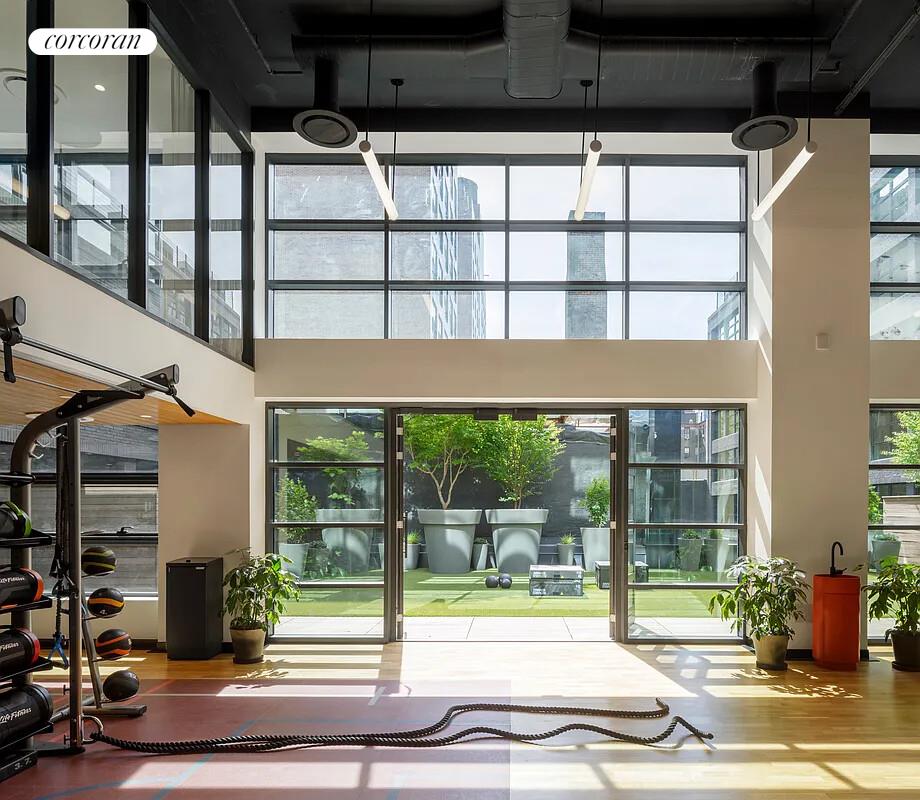 #12 photo, 547 W 47TH Street, マンハッタン Hells Kitchen , NY 10036