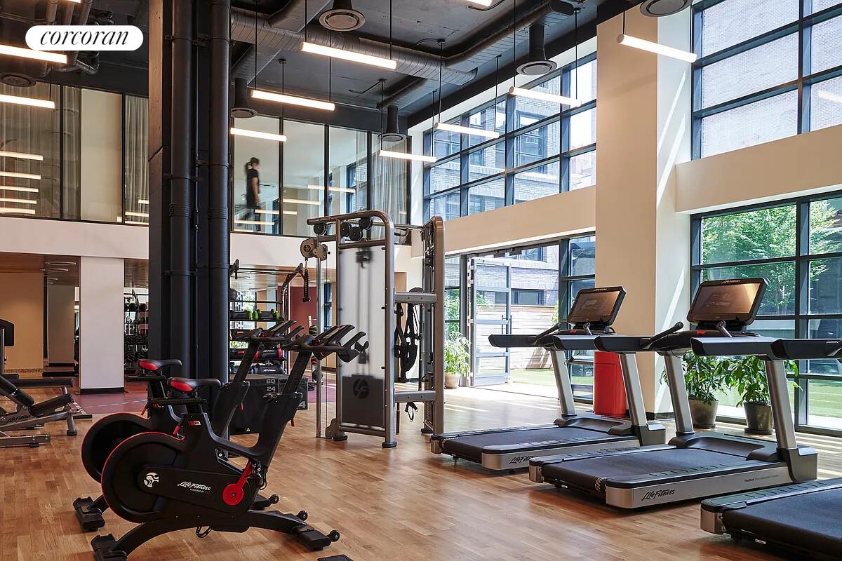 #15 photo, 547 W 47TH Street, マンハッタン Hells Kitchen , NY 10036