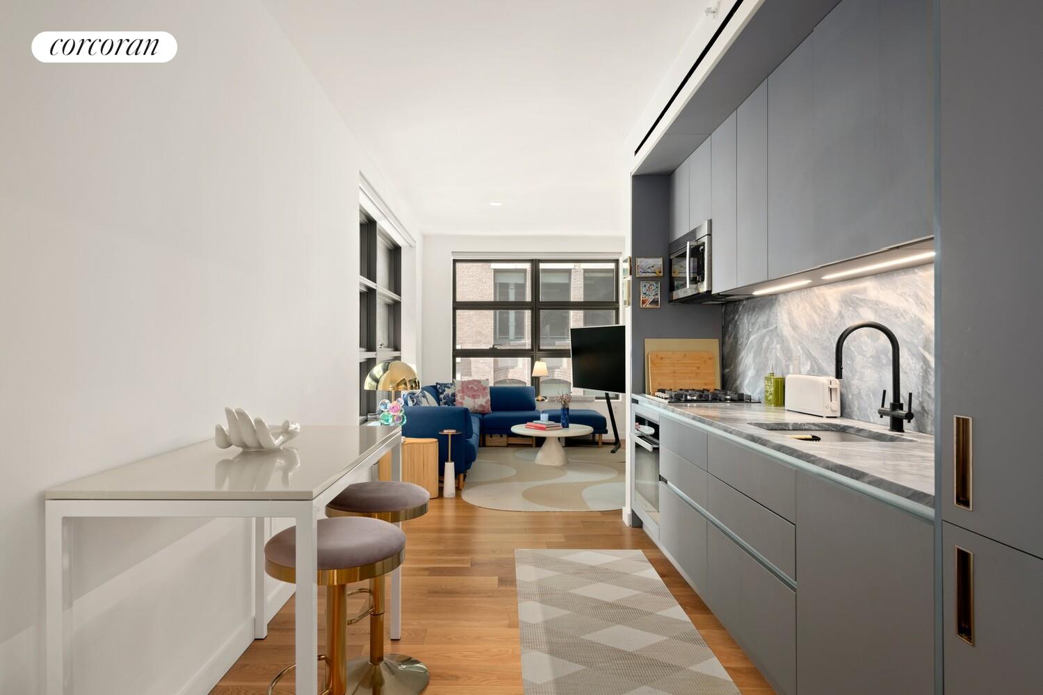 #3 photo, 547 W 47TH Street, マンハッタン Hells Kitchen , NY 10036