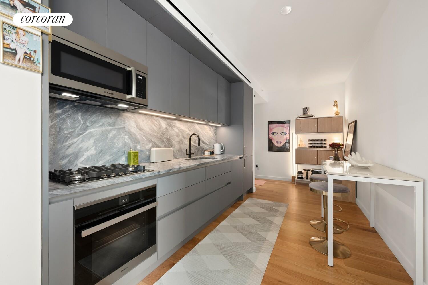 #4 photo, 547 W 47TH Street, マンハッタン Hells Kitchen , NY 10036