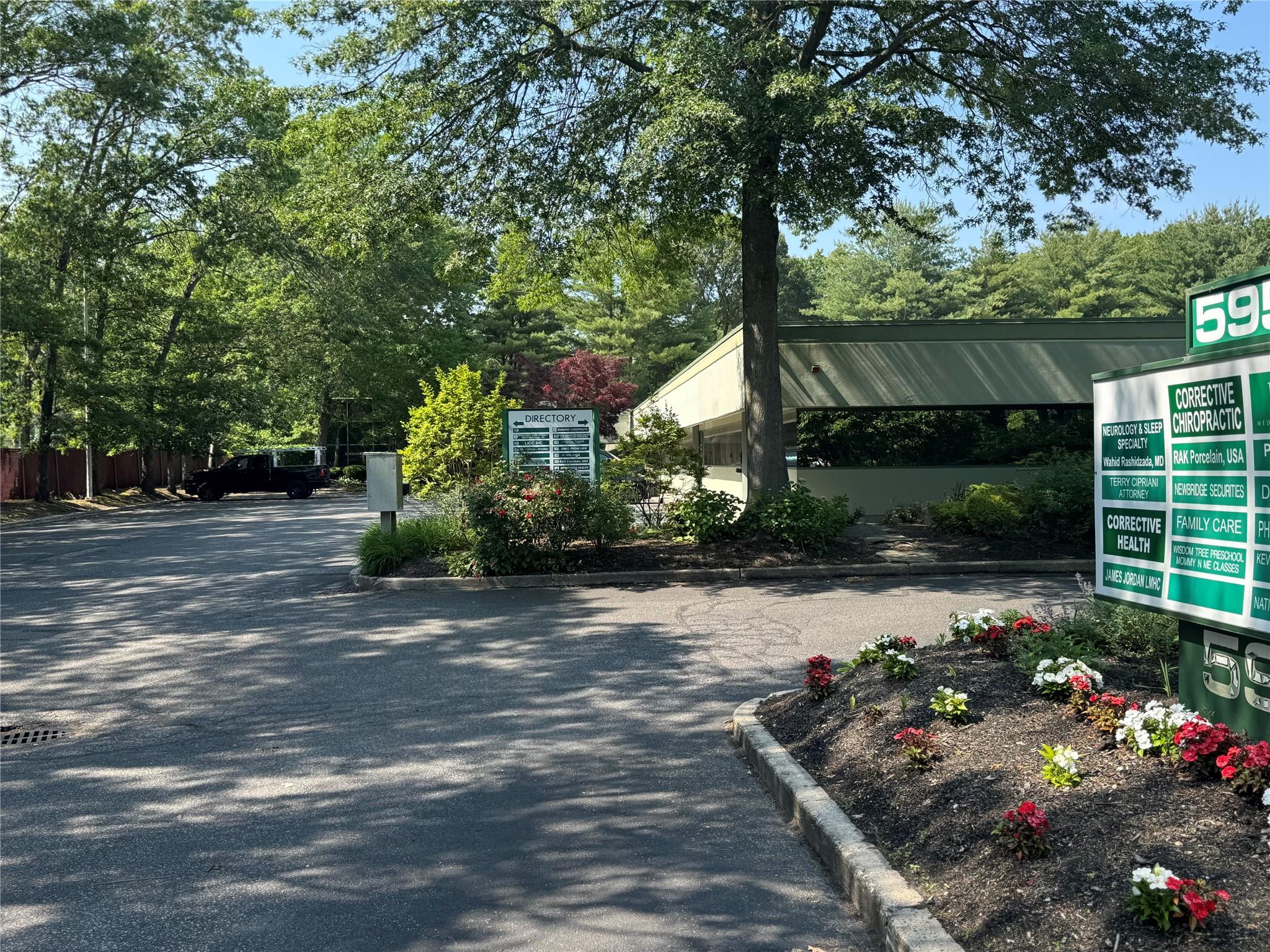 #1 photo, 595 Rt 25A, サフォーク郡 Miller Place , NY 11777