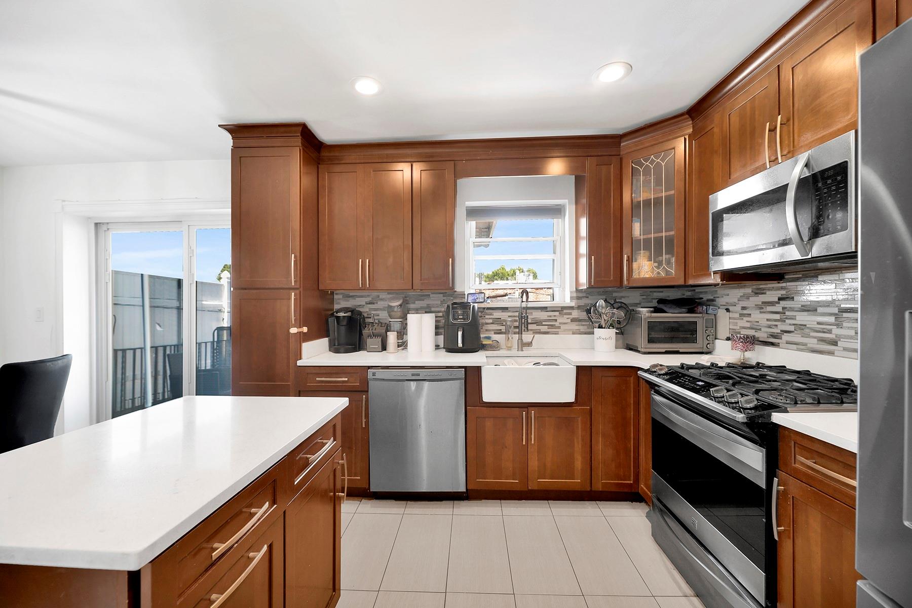 #1 photo, 946 Balcom Avenue, 布朗士 Bronx , NY 10465