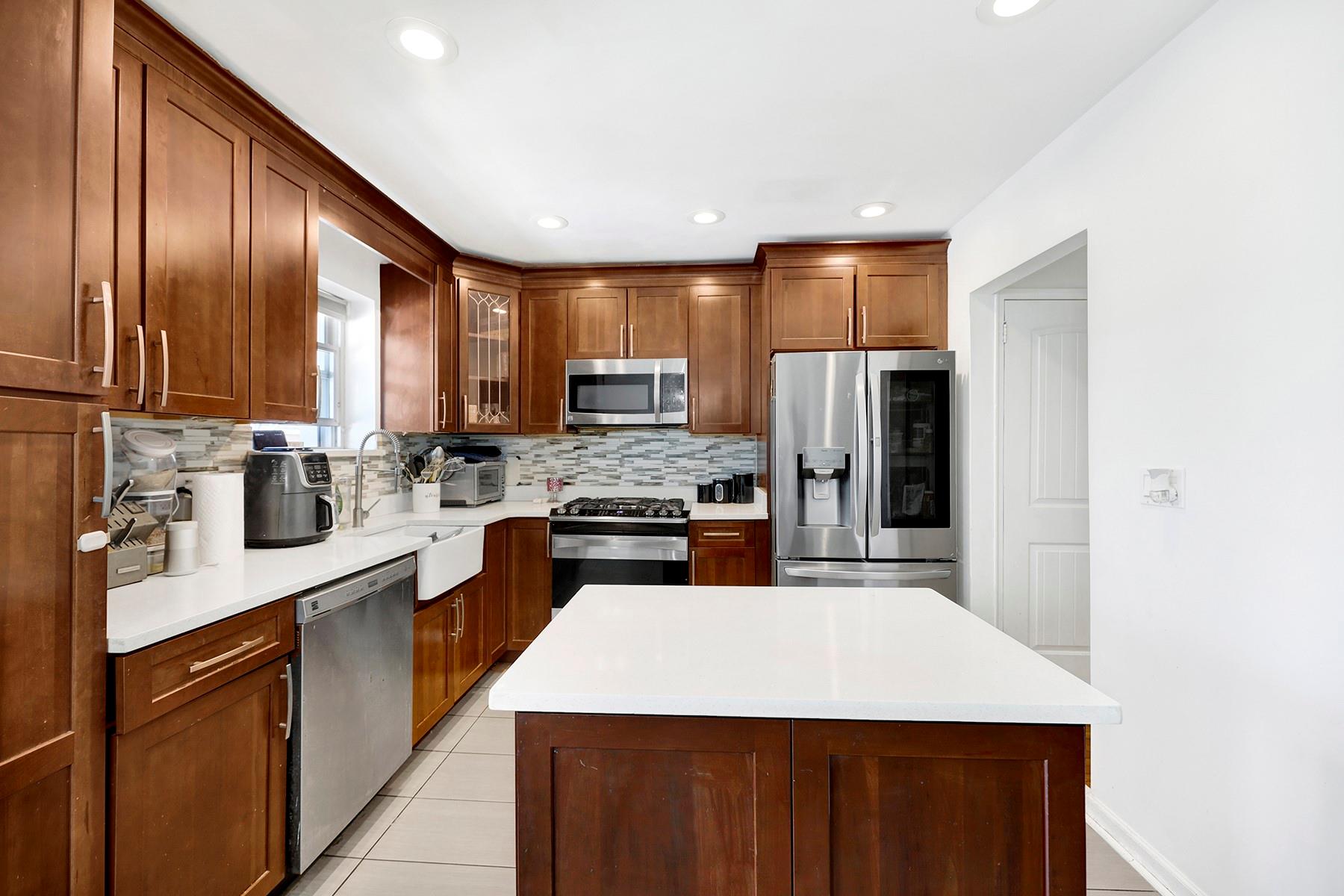 #2 photo, 946 Balcom Avenue, ブロンクス区 Bronx , NY 10465