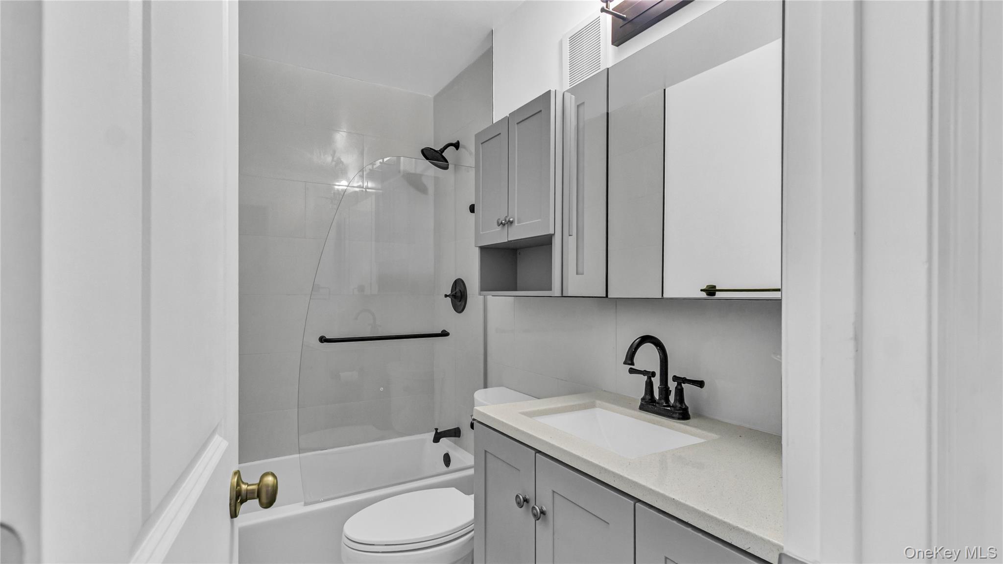 #13 photo, 69 Marvin Drive, サフォーク郡 Kings Park , NY 11754