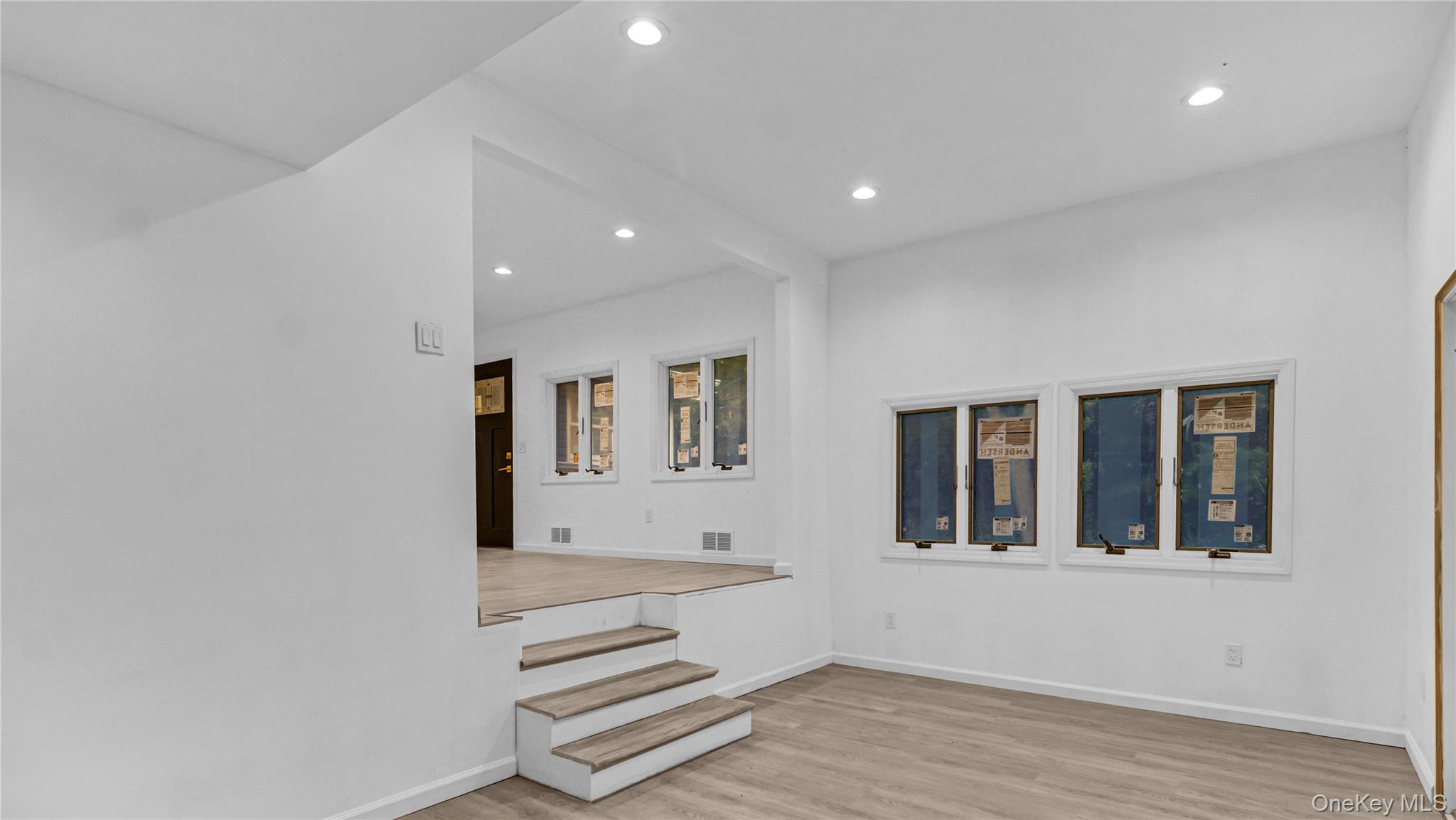 #18 photo, 69 Marvin Drive, サフォーク郡 Kings Park , NY 11754