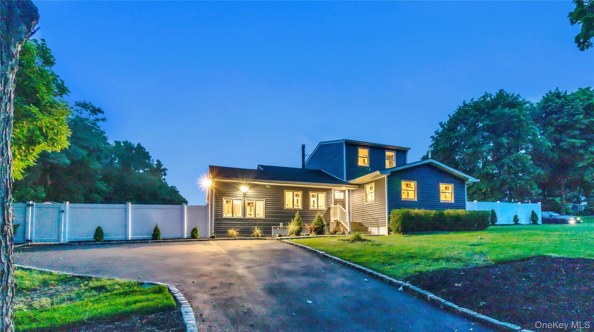 #2 photo, 69 Marvin Drive, サフォーク郡 Kings Park , NY 11754