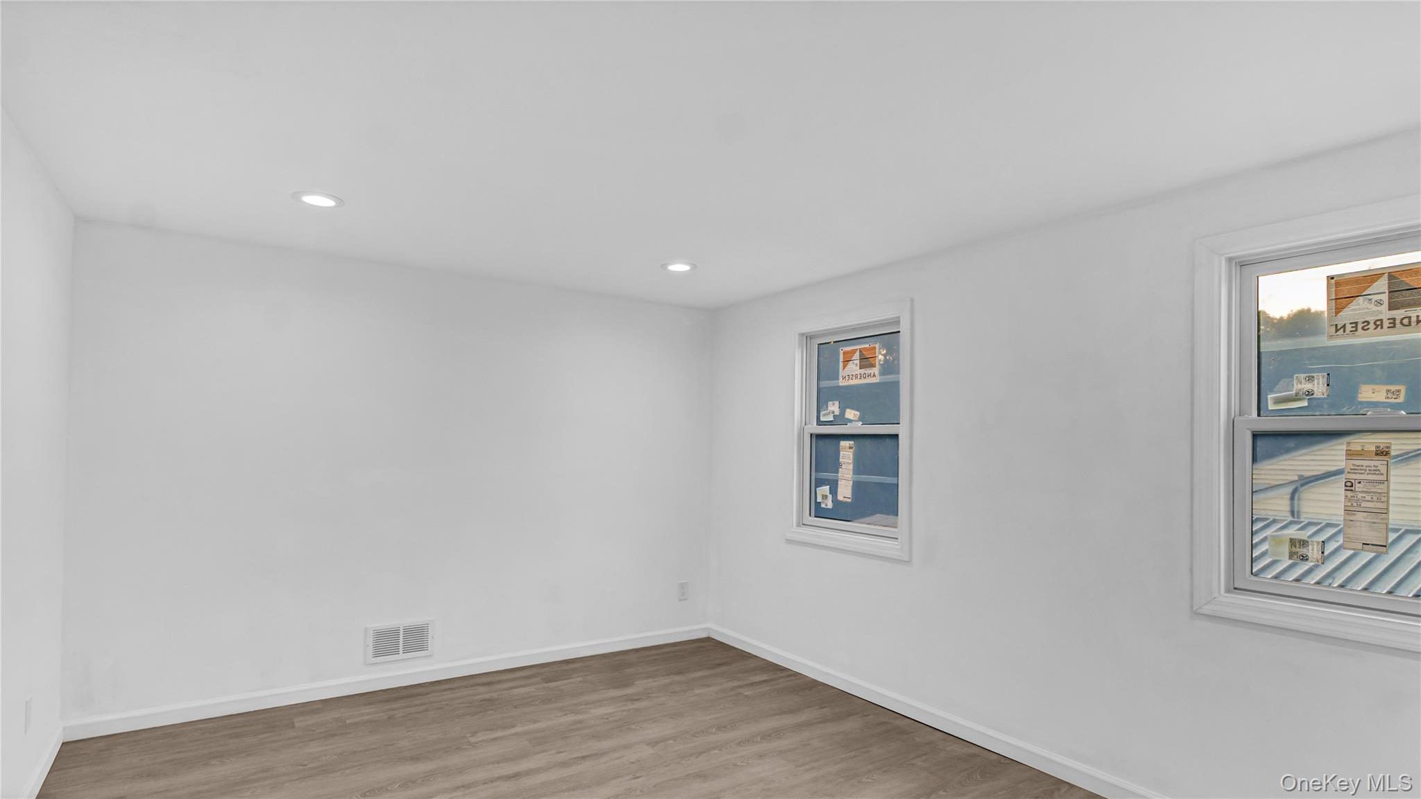 #20 photo, 69 Marvin Drive, サフォーク郡 Kings Park , NY 11754