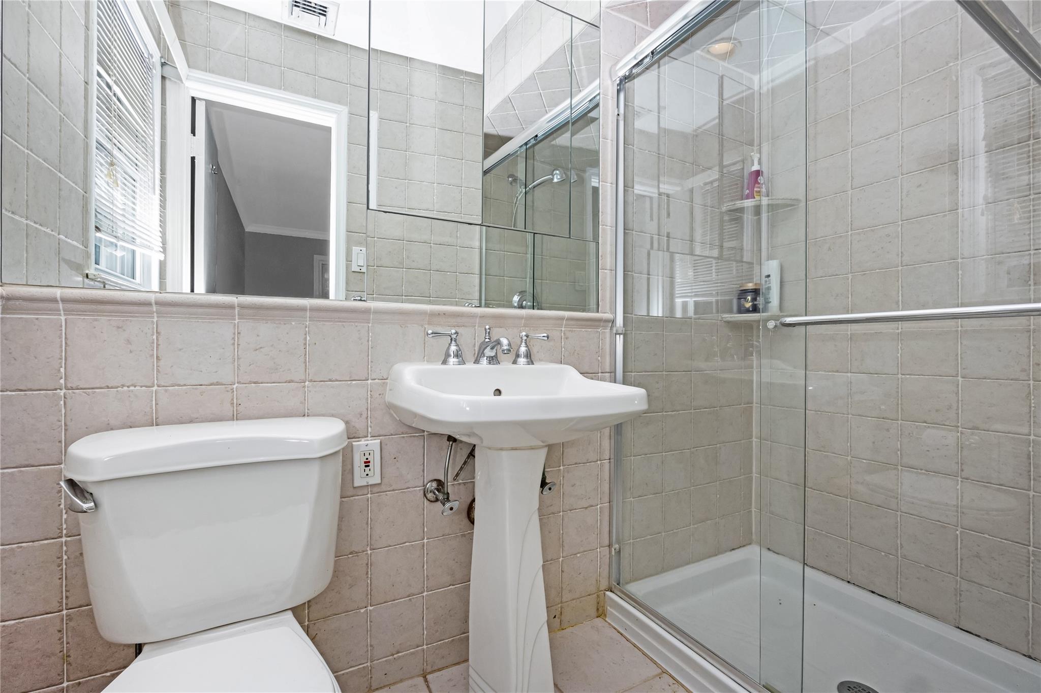 #16 photo, 45 Mc Cue Lane, Babylon , NY 11702