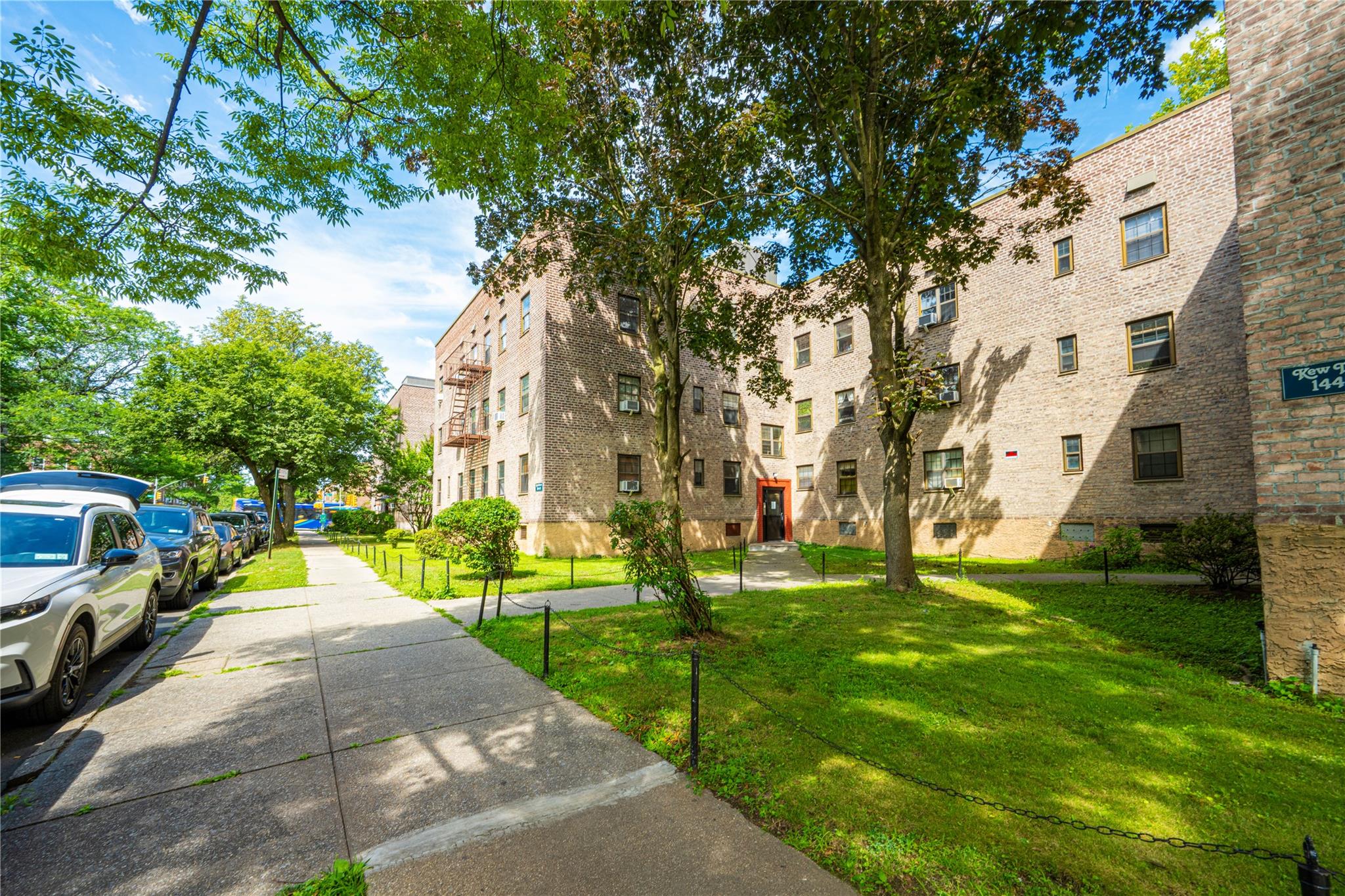 #2 photo, 14415 78 Road, クイーンズ区 Kew Garden Hills , NY 11367