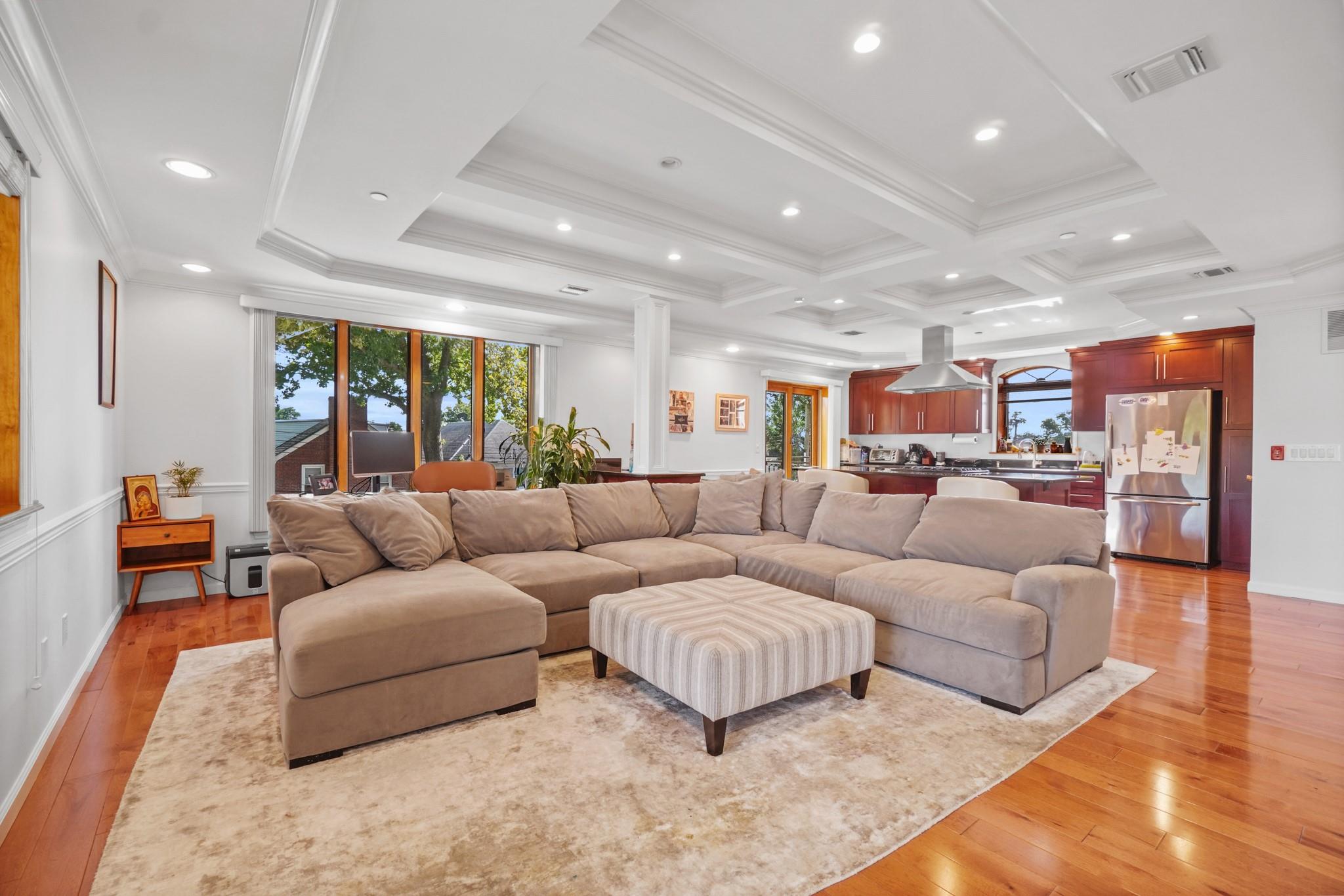 #1 photo, 4048 194th Street, 法拉盛 Flushing , NY 11358