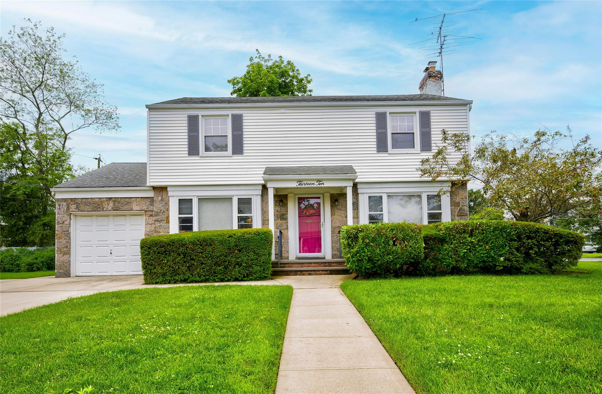 #1 photo, 1310 Surrey Place, 長島 Rockville Centre , NY 11570