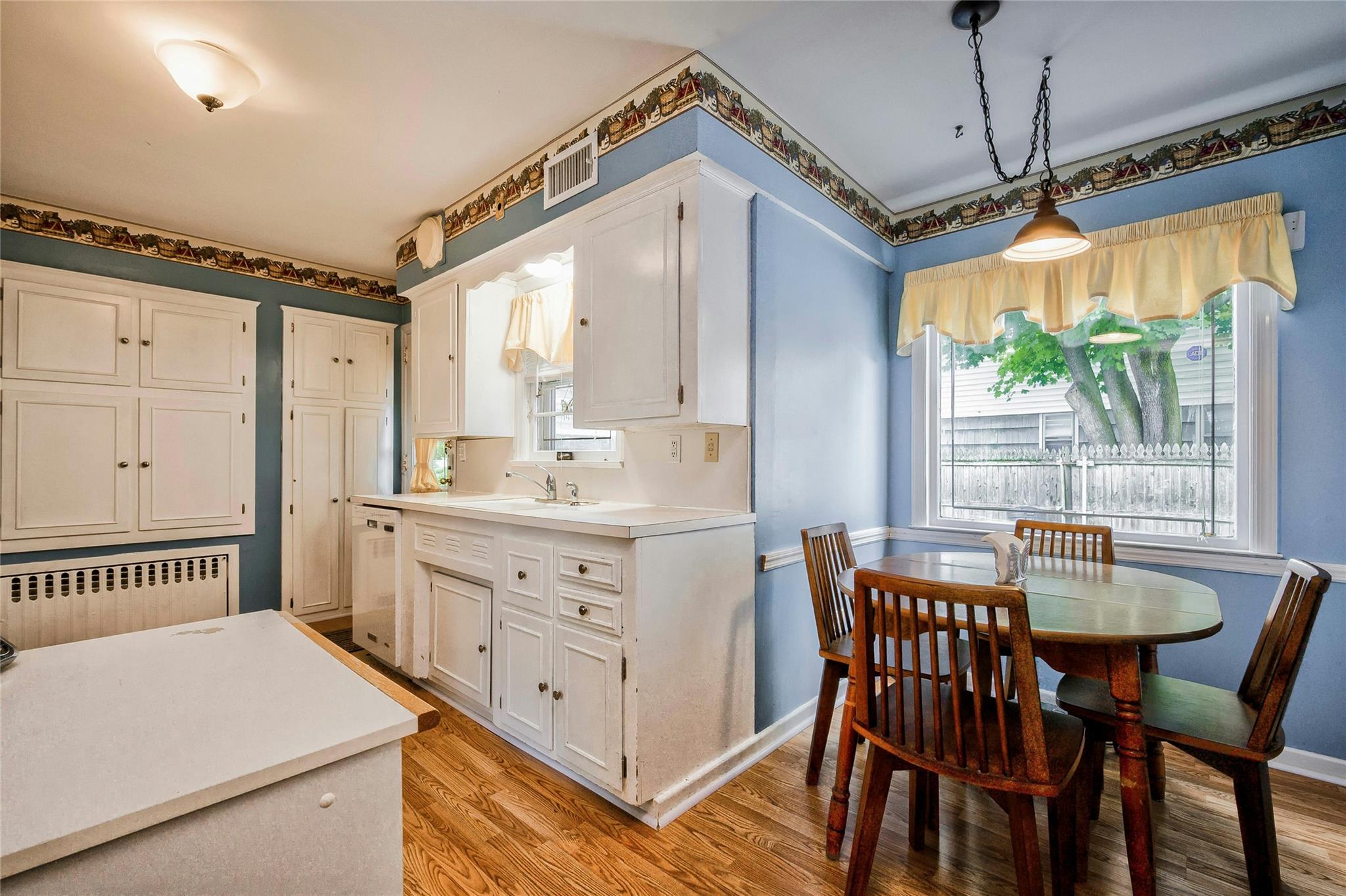 #11 photo, 1310 Surrey Place, 長島 Rockville Centre , NY 11570