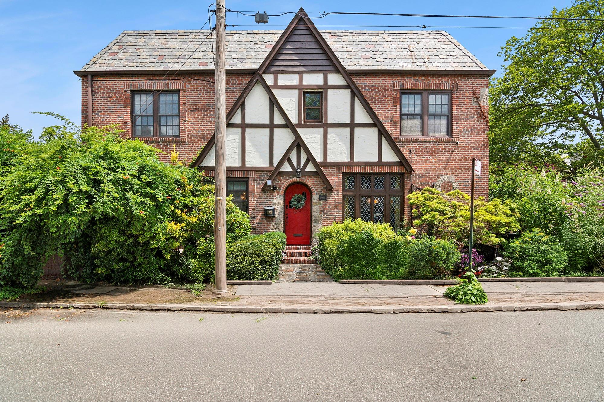 #1 photo, 90-01 68th Avenue, 皇后區 森林小丘 Forest Hills , NY 11375