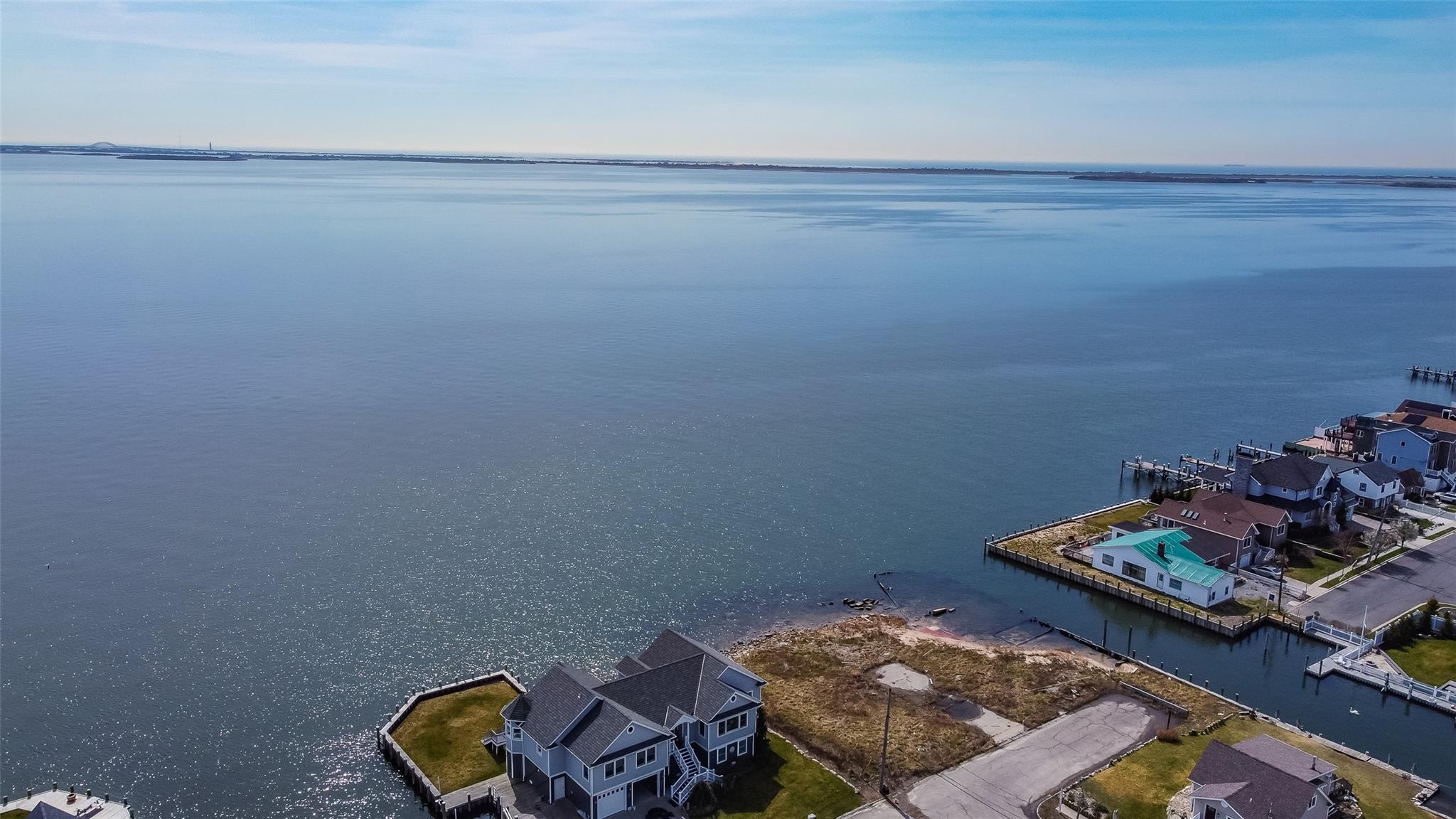 #10 photo, 57-61 E Shore Drive, サフォーク郡 Babylon , NY 11702