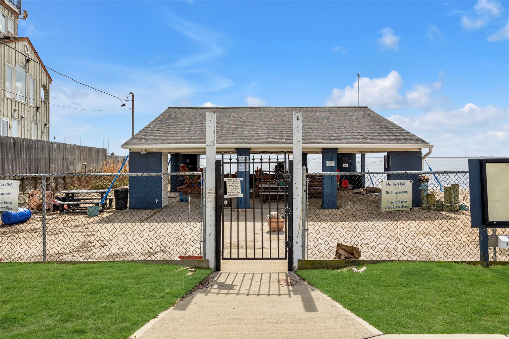 #11 photo, 57-61 E Shore Drive, サフォーク郡 Babylon , NY 11702