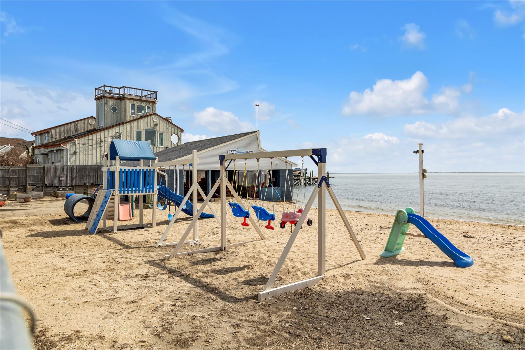 #12 photo, 57-61 E Shore Drive, サフォーク郡 Babylon , NY 11702