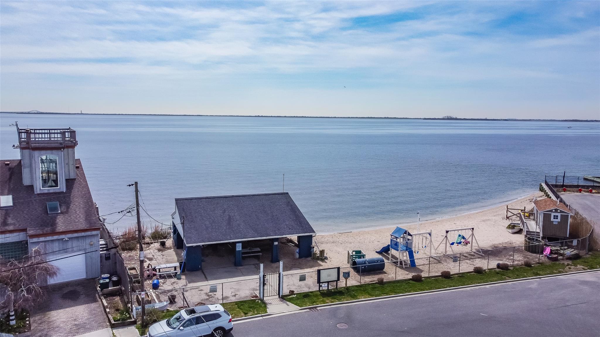 #13 photo, 57-61 E Shore Drive, サフォーク郡 Babylon , NY 11702