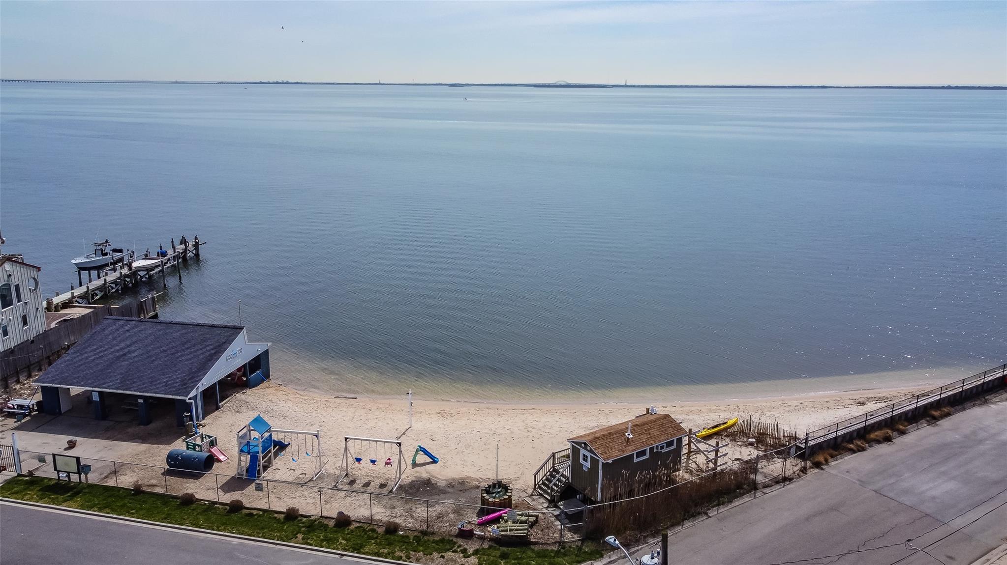 #14 photo, 57-61 E Shore Drive, サフォーク郡 Babylon , NY 11702