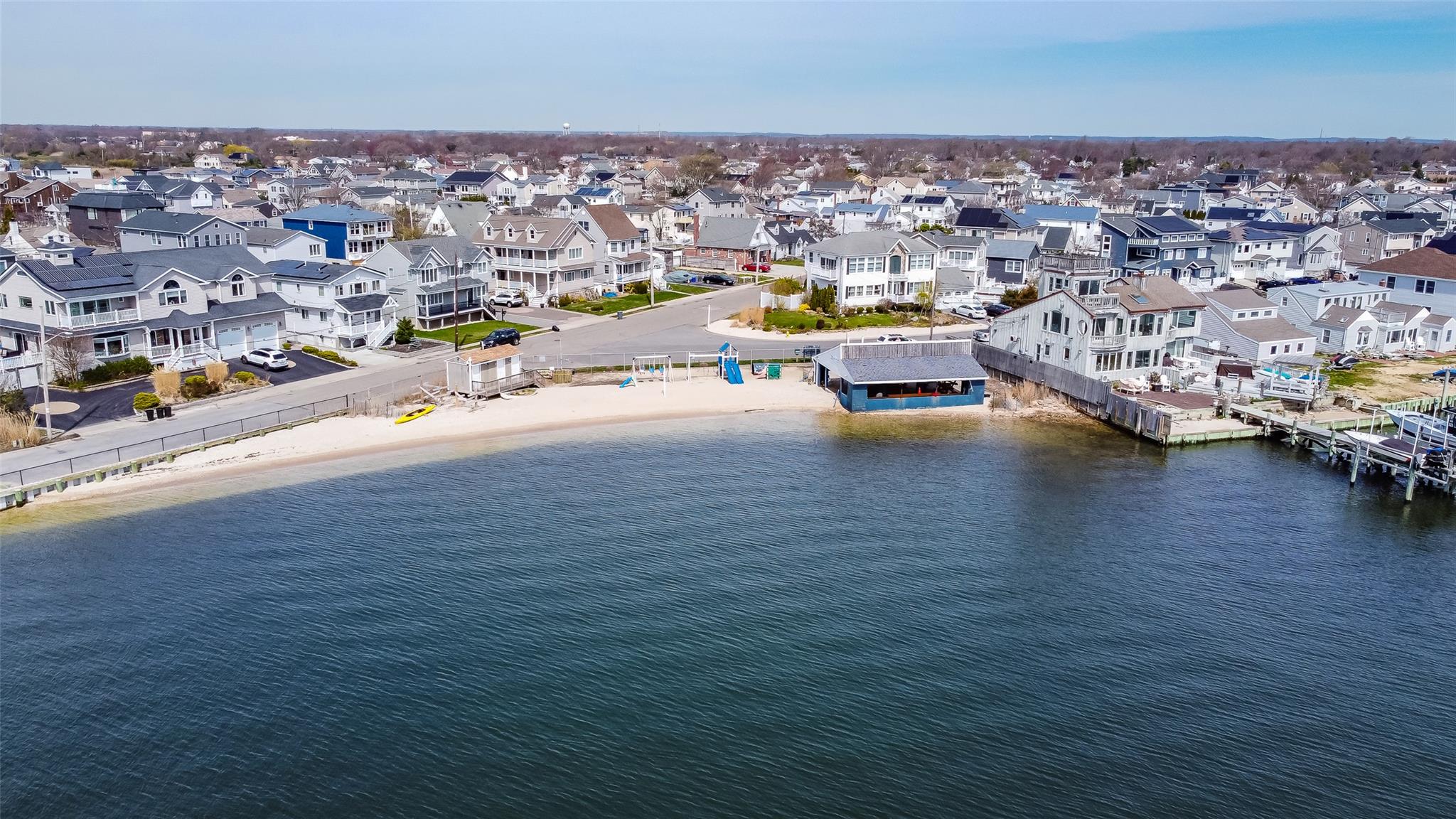 #15 photo, 57-61 E Shore Drive, サフォーク郡 Babylon , NY 11702