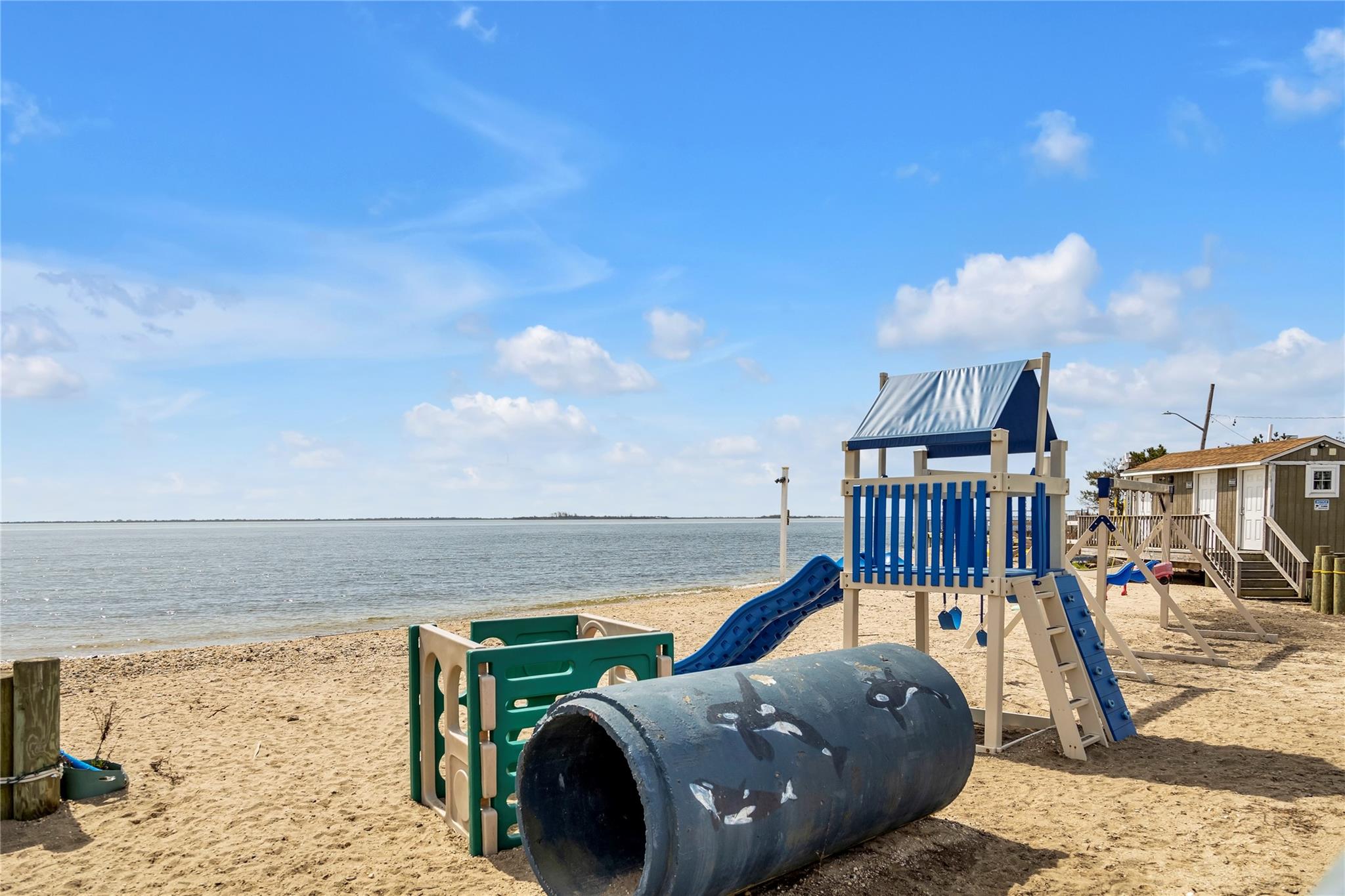 #16 photo, 57-61 E Shore Drive, サフォーク郡 Babylon , NY 11702