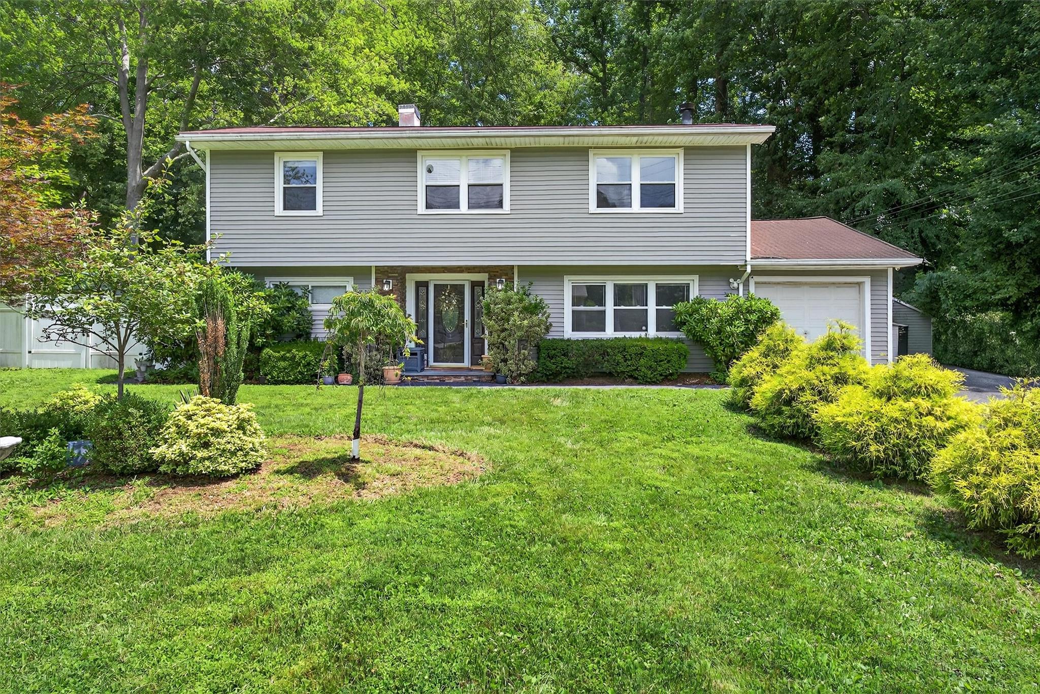 #1 photo, 3324 Sycamore Lane, Yorktown Heights , NY 10598