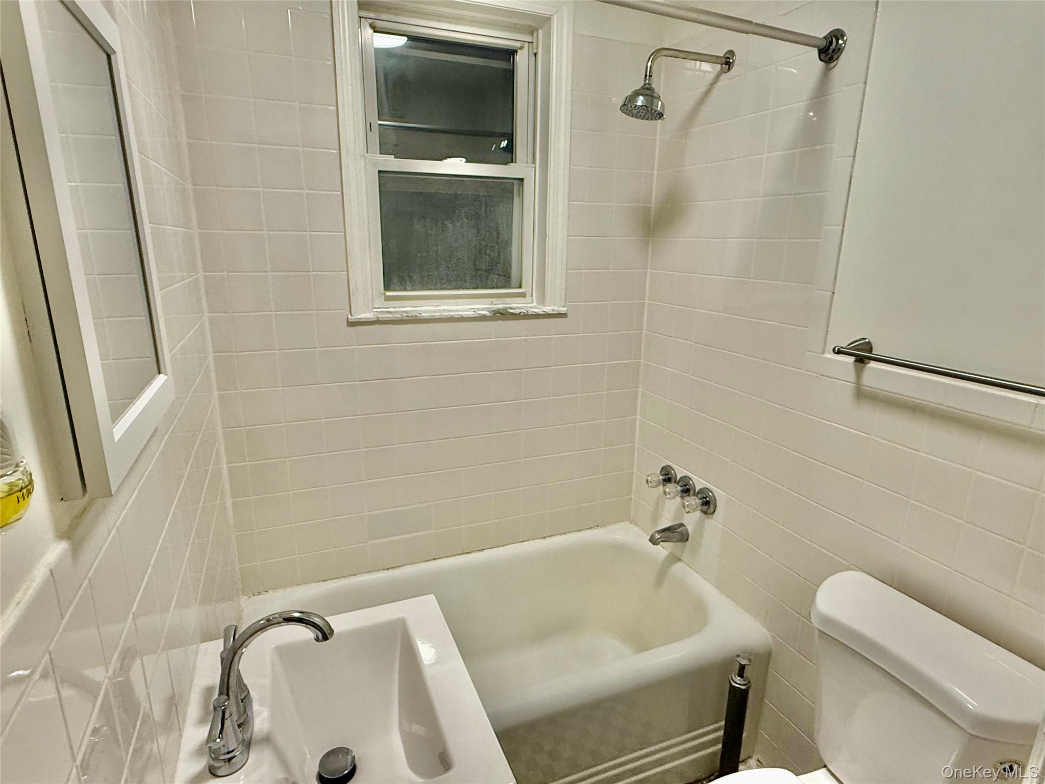 #4 photo, 137 Lake Avenue, Yonkers , NY 10703