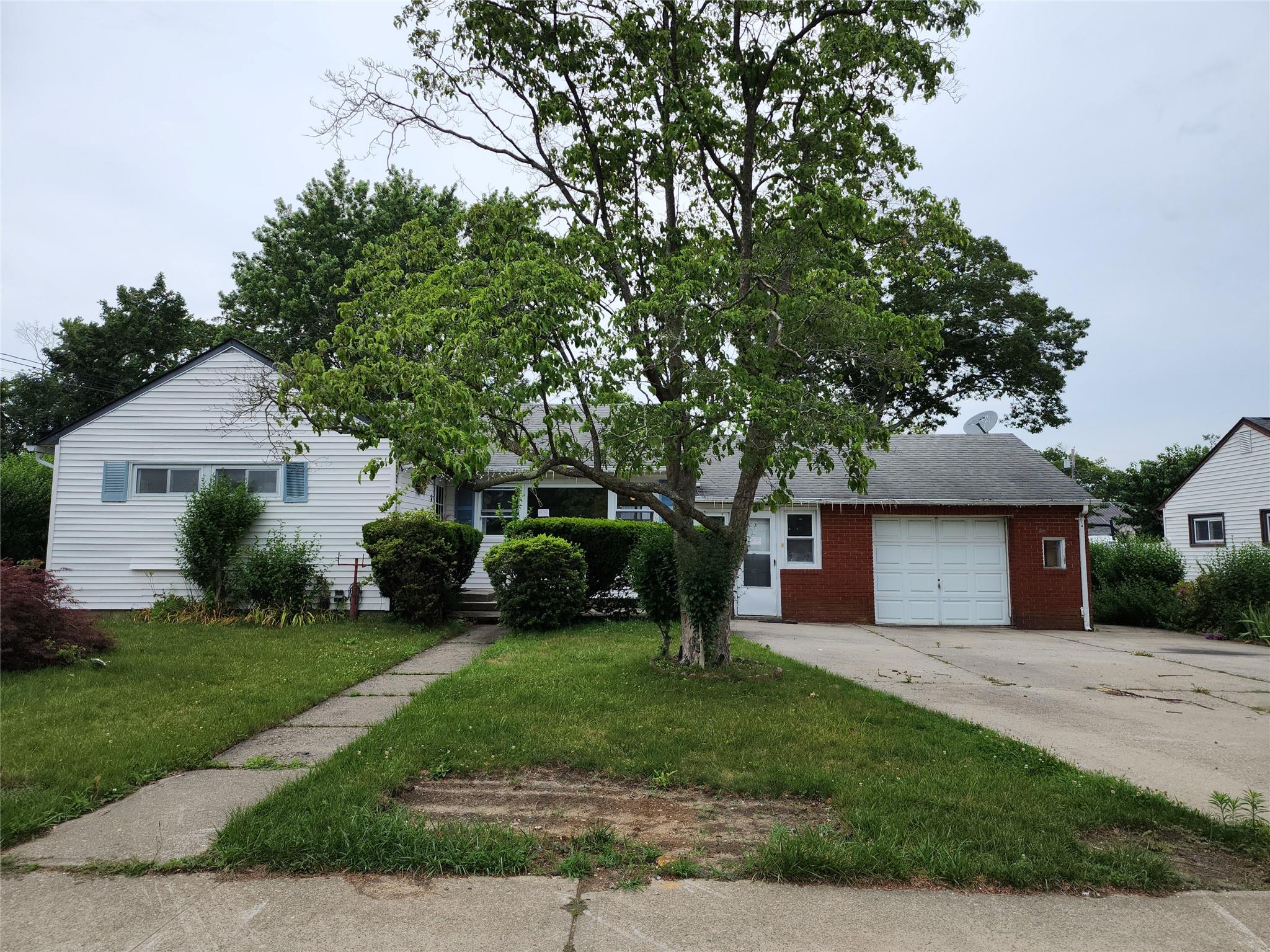 #1 photo, 3 Poplar Street, 東長島 Central Islip , NY 11722