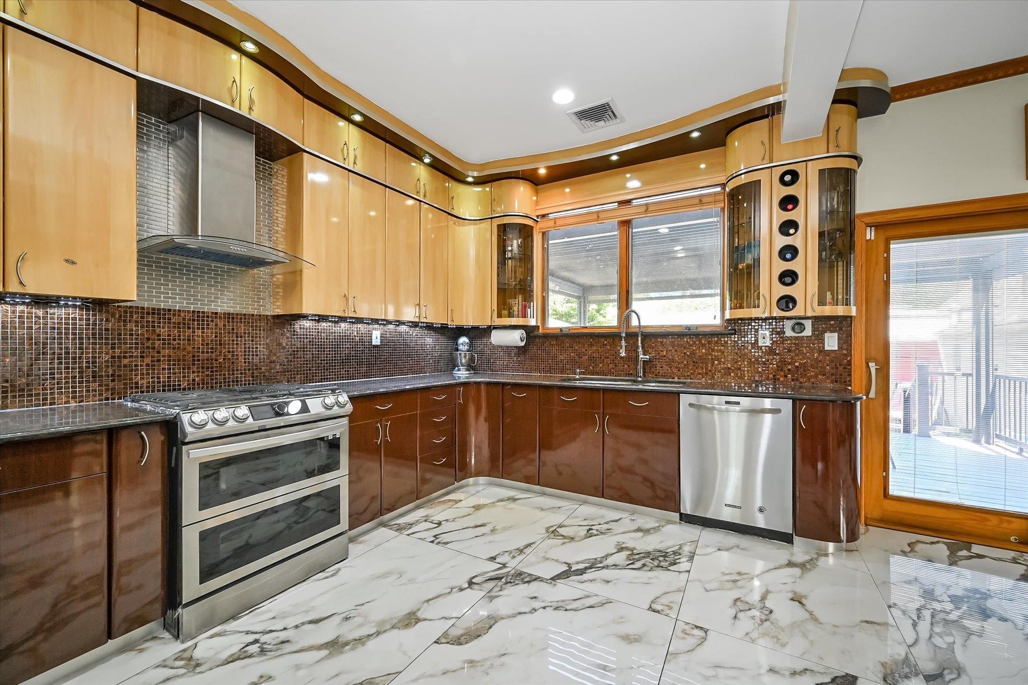 #7 photo, 147-11 Jewel Avenue, クイーンズ区 Kew Garden Hills , NY 11367