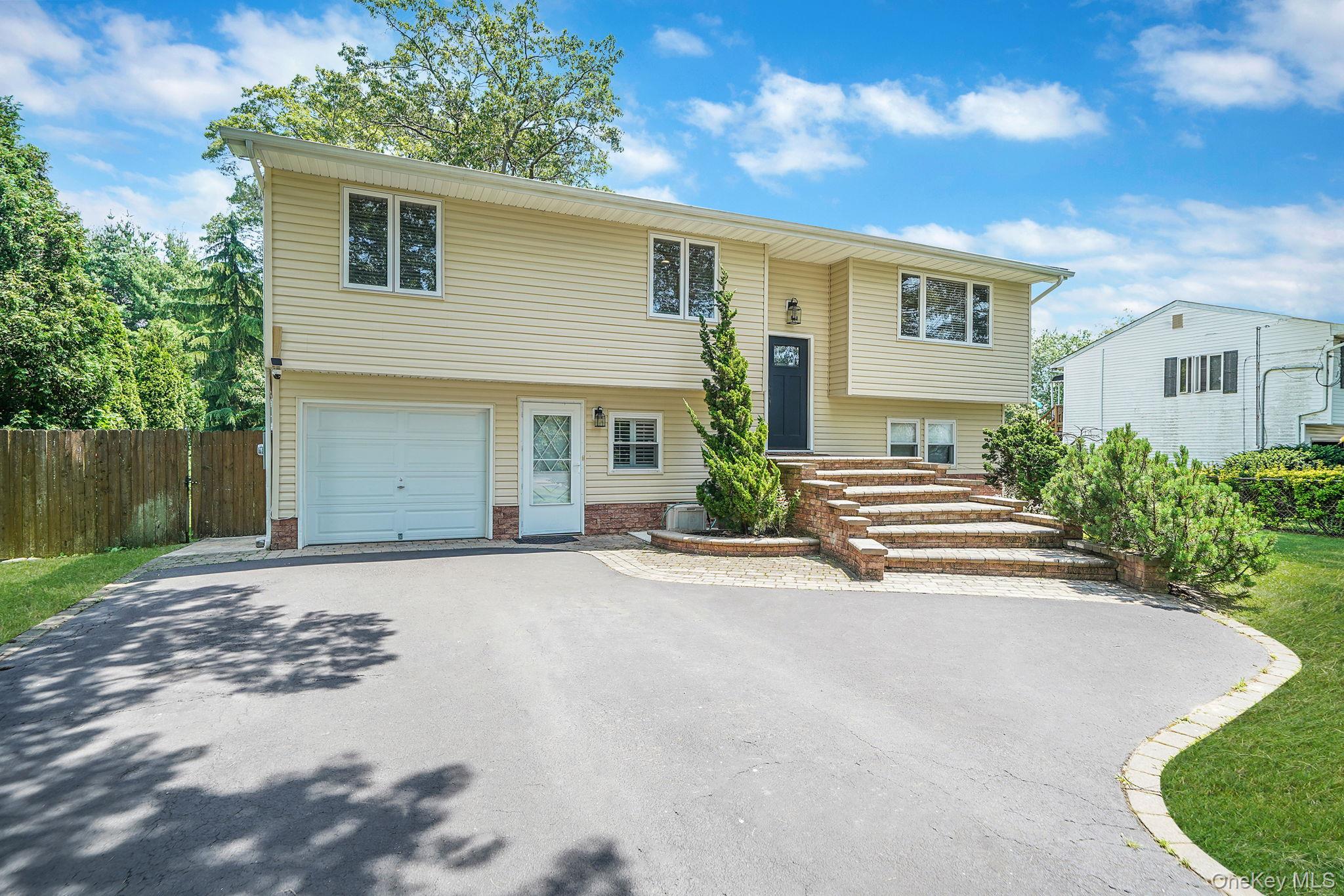 #1 photo, 2387 Chestnut Avenue, サフォーク郡 Ronkonkoma , NY 11779