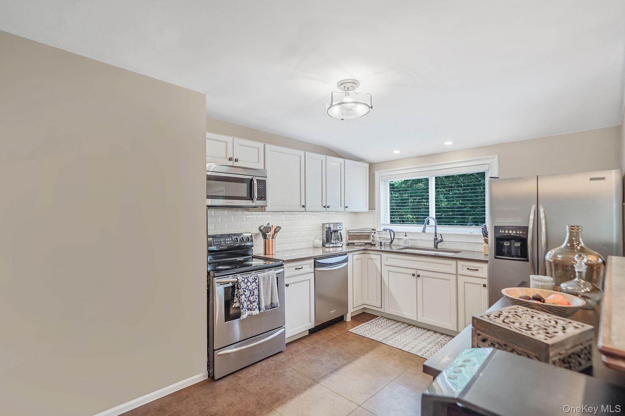 #13 photo, 2387 Chestnut Avenue, サフォーク郡 Ronkonkoma , NY 11779