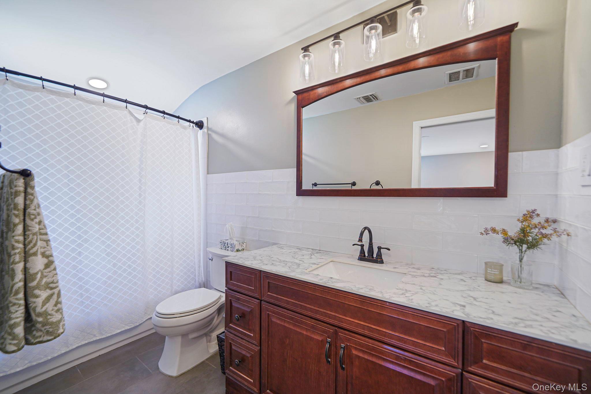 #20 photo, 2387 Chestnut Avenue, サフォーク郡 Ronkonkoma , NY 11779