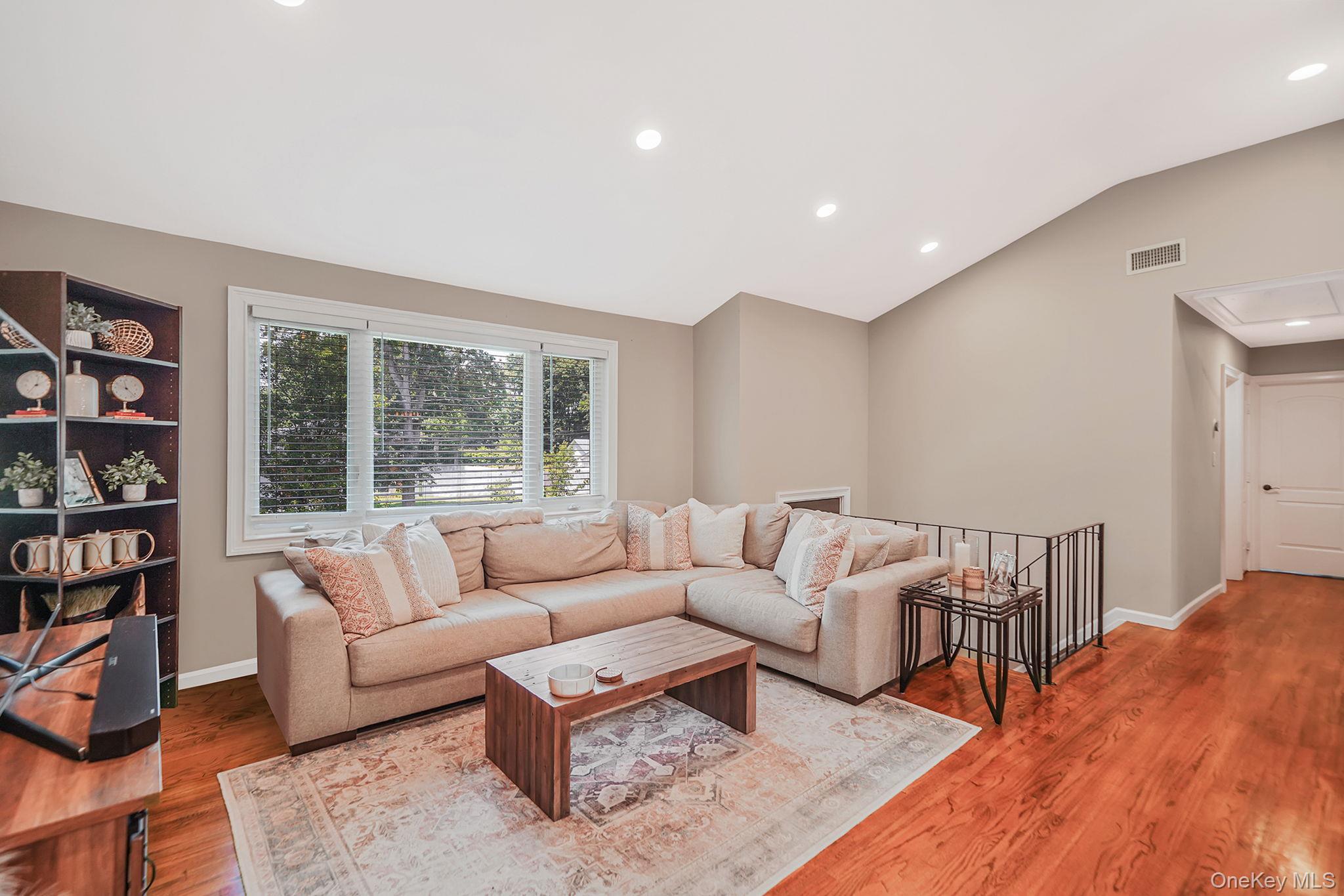 #7 photo, 2387 Chestnut Avenue, サフォーク郡 Ronkonkoma , NY 11779