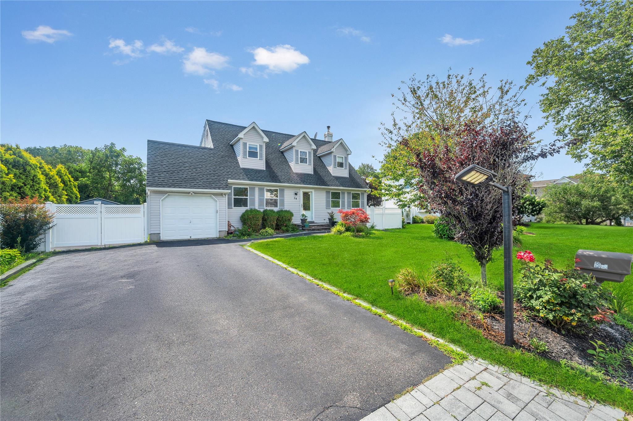 #1 photo, 34 Harlem Avenue, Medford , NY 11763