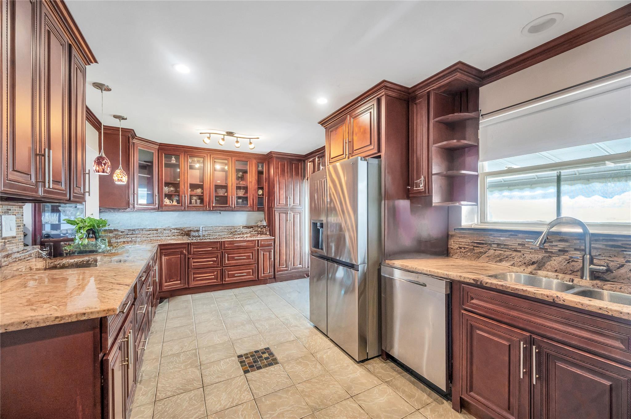 #10 photo, 34 Harlem Avenue, Medford , NY 11763