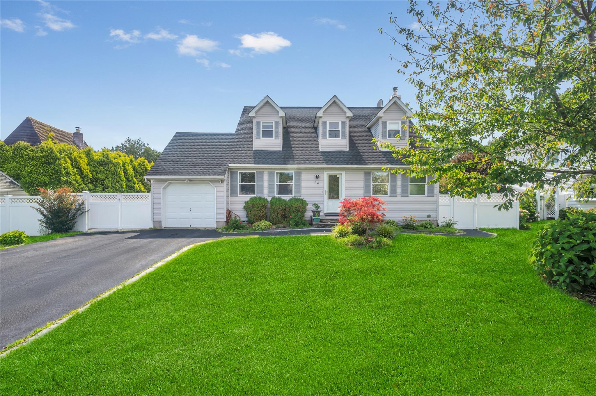 #2 photo, 34 Harlem Avenue, Medford , NY 11763