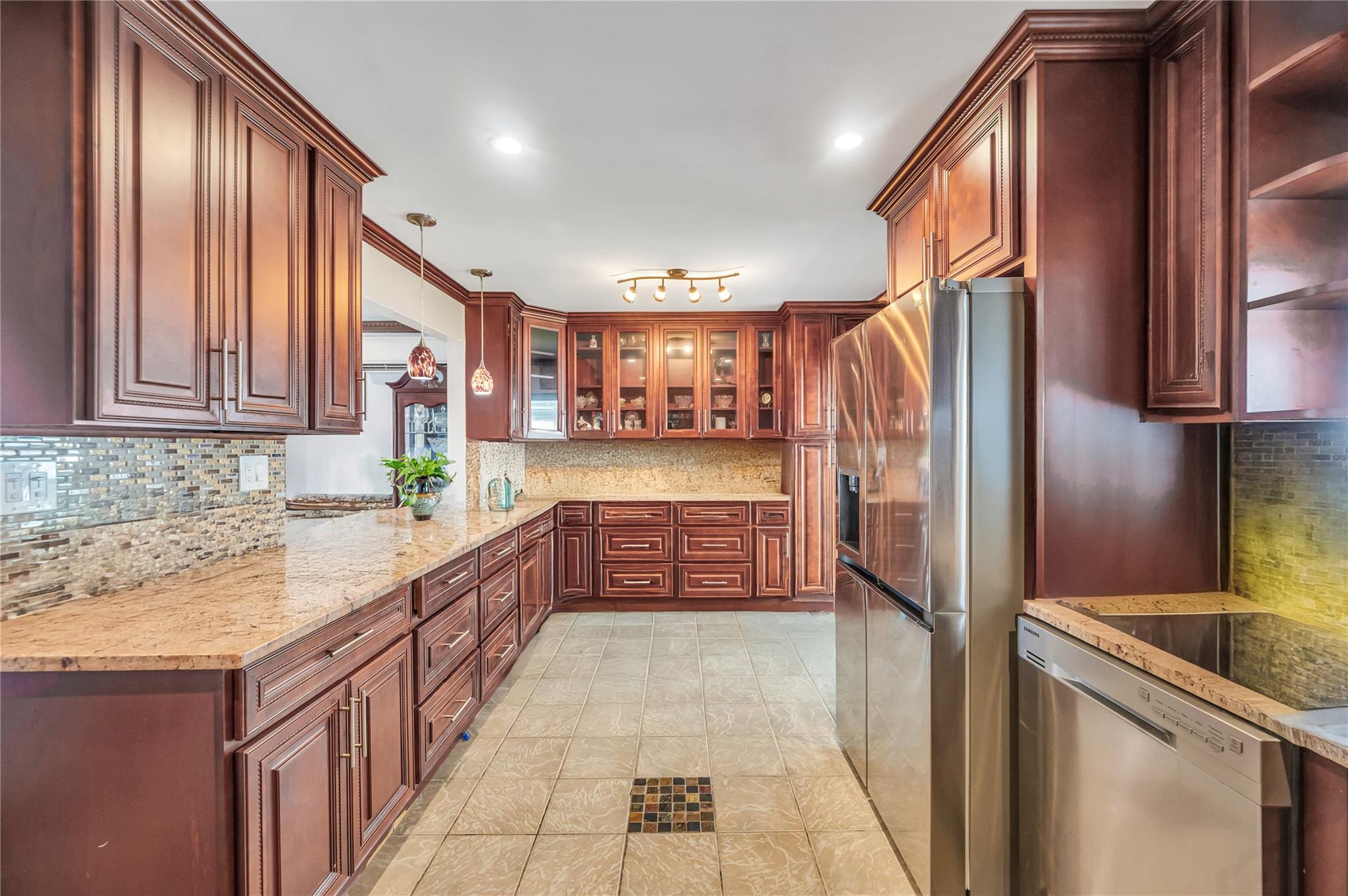 #9 photo, 34 Harlem Avenue, Medford , NY 11763