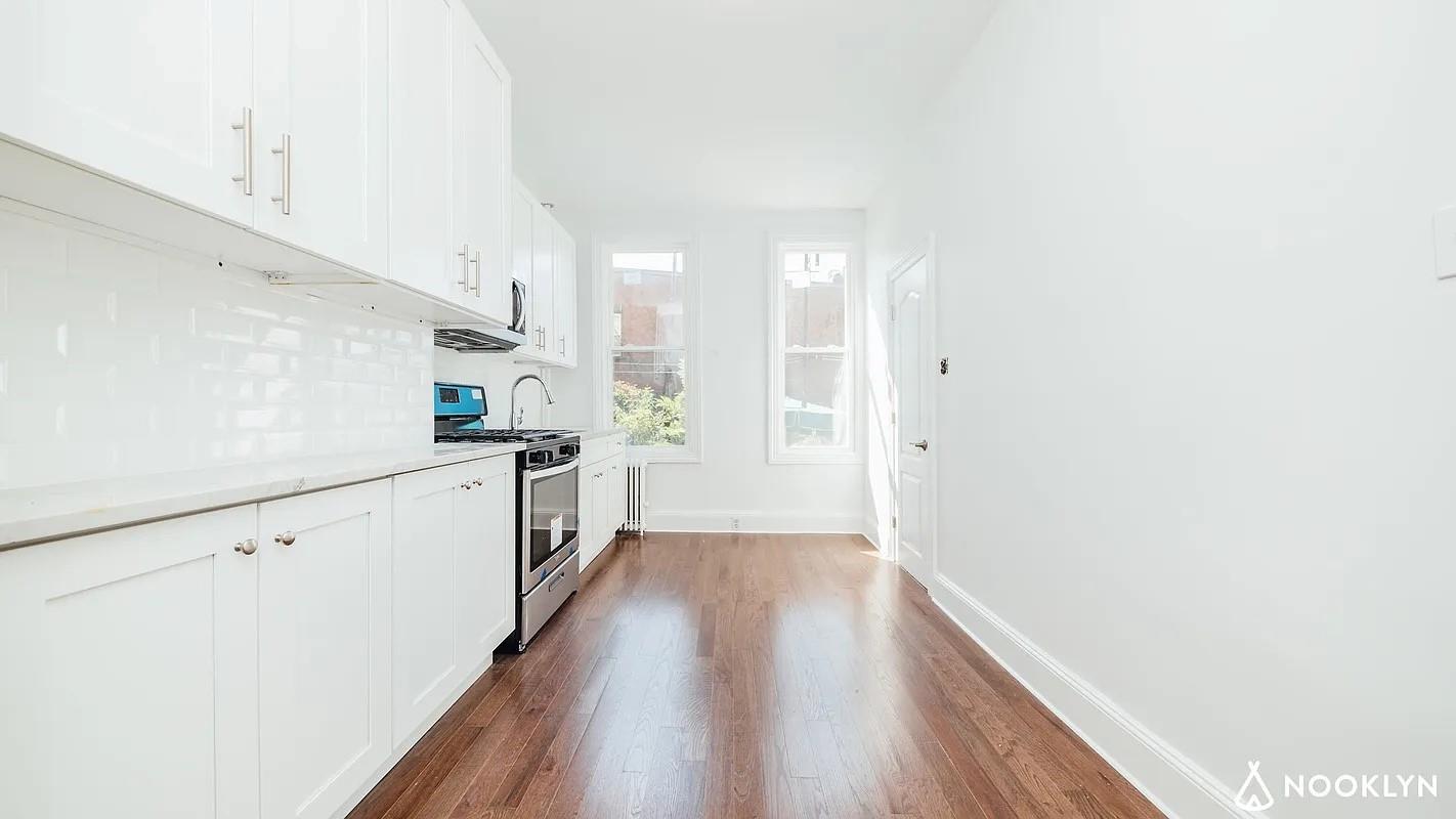 #9 photo, 414 Onderdonk Avenue, クイーンズ区 Ridgewood , NY 11385