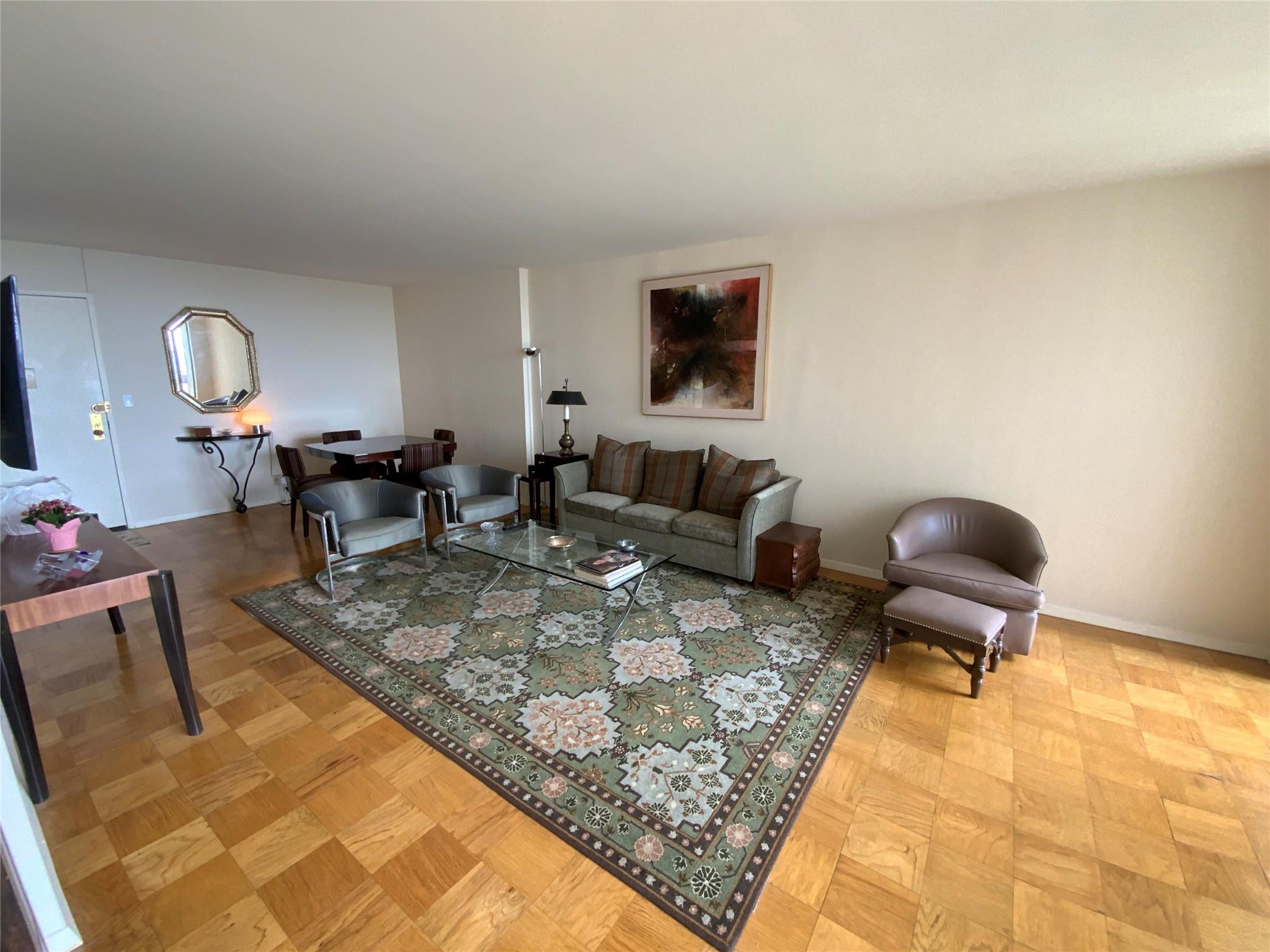 #2 photo, 27010 Grand Central Parkway, クイーンズ区 Floral Park , NY 11005