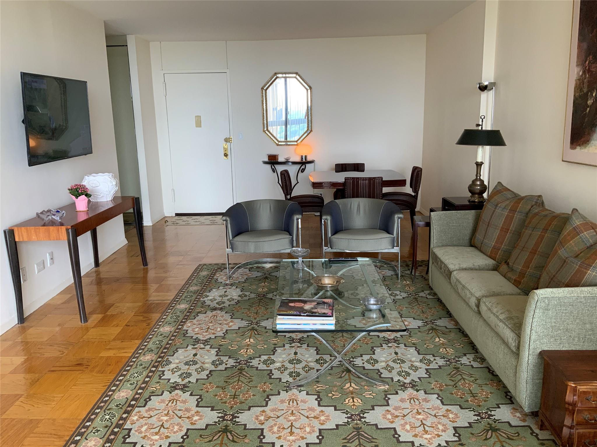 #3 photo, 27010 Grand Central Parkway, クイーンズ区 Floral Park , NY 11005