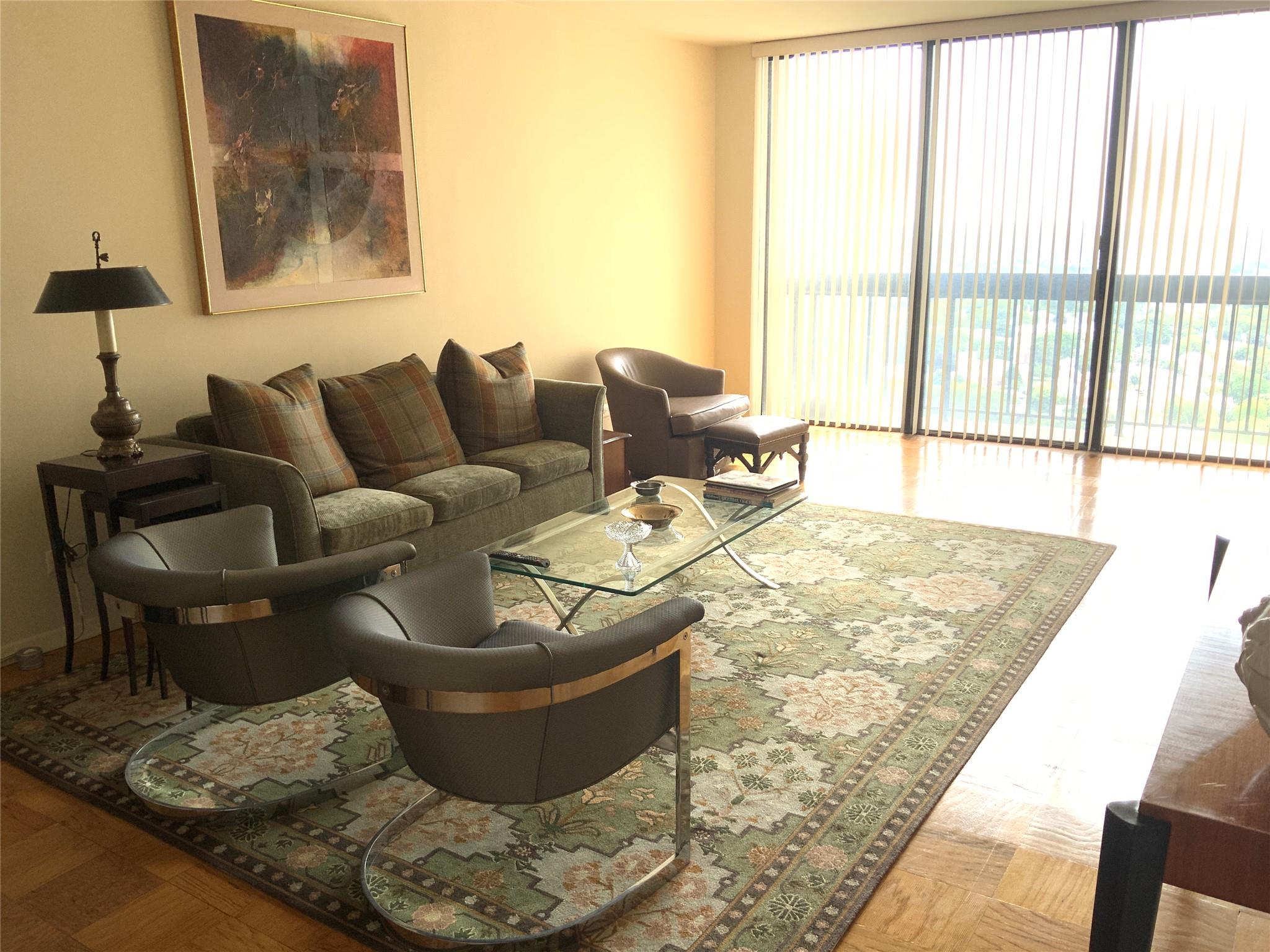 #4 photo, 27010 Grand Central Parkway, クイーンズ区 Floral Park , NY 11005