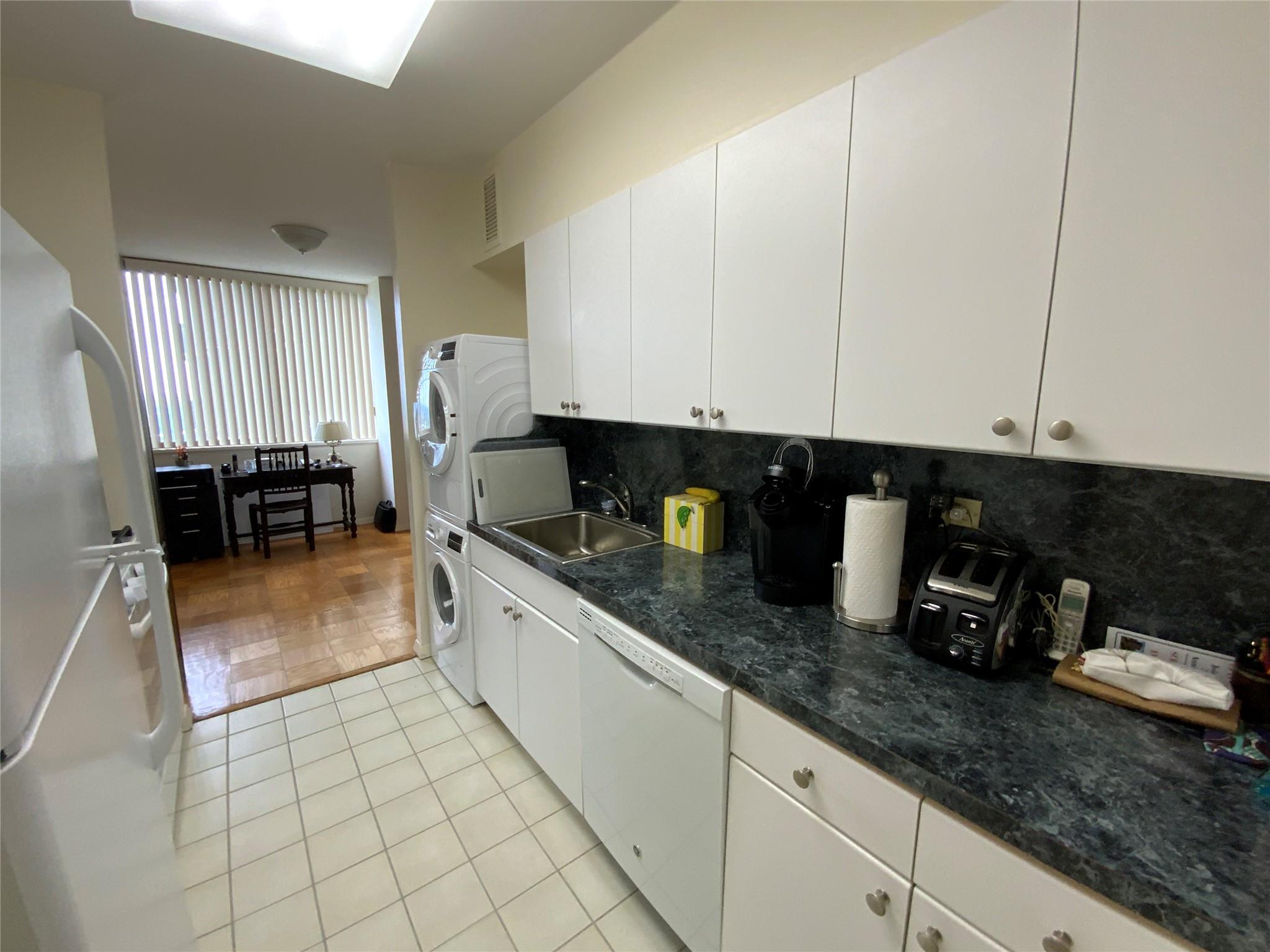 #8 photo, 27010 Grand Central Parkway, クイーンズ区 Floral Park , NY 11005