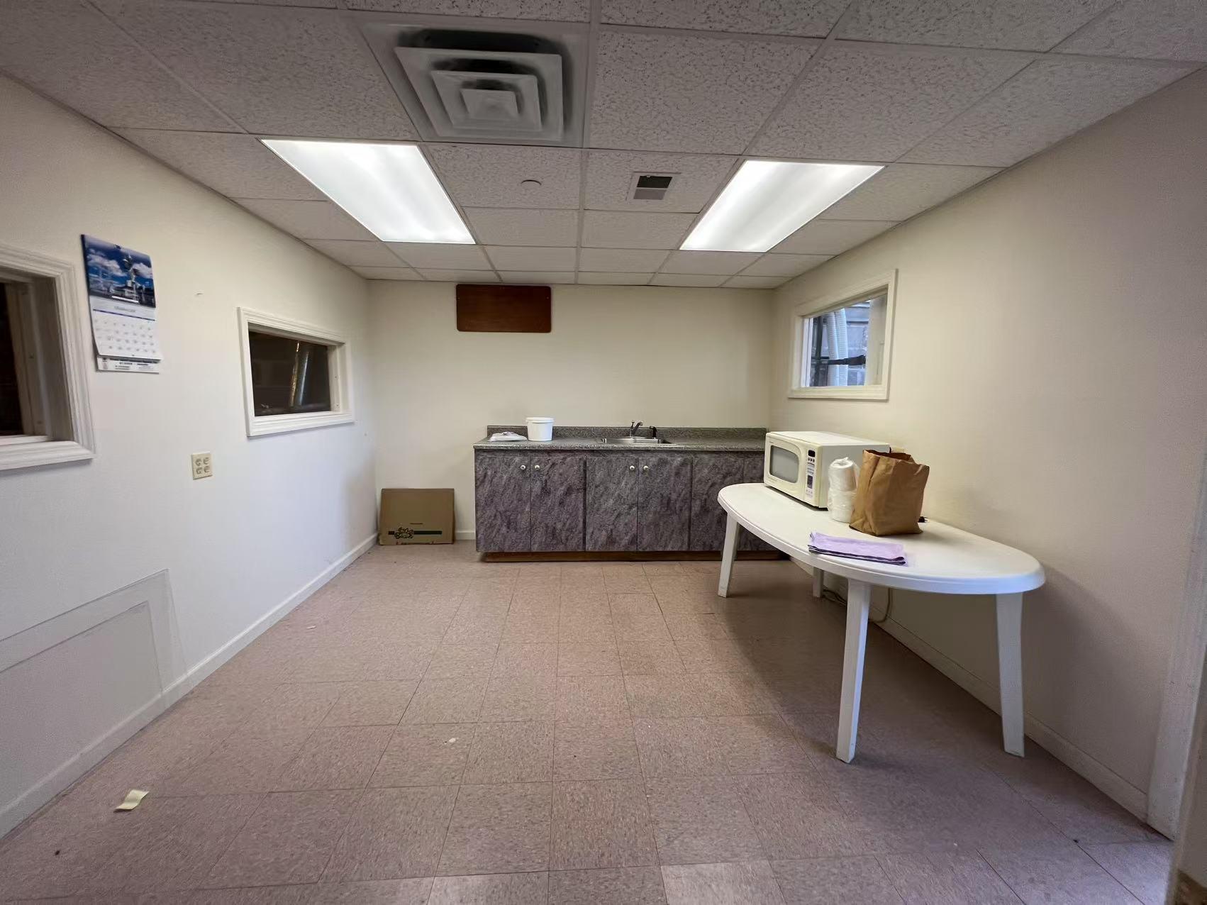 #5 photo, 3021B Jericho Turnpike, サフォーク郡 East Northport , NY 11731