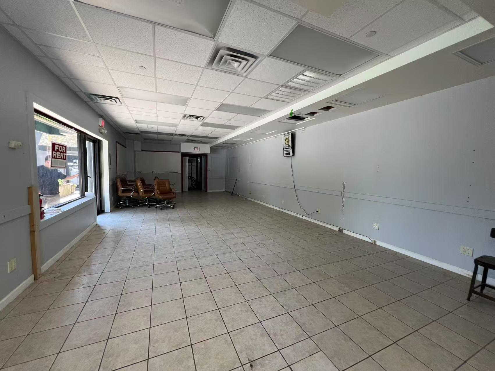 #6 photo, 3021B Jericho Turnpike, サフォーク郡 East Northport , NY 11731