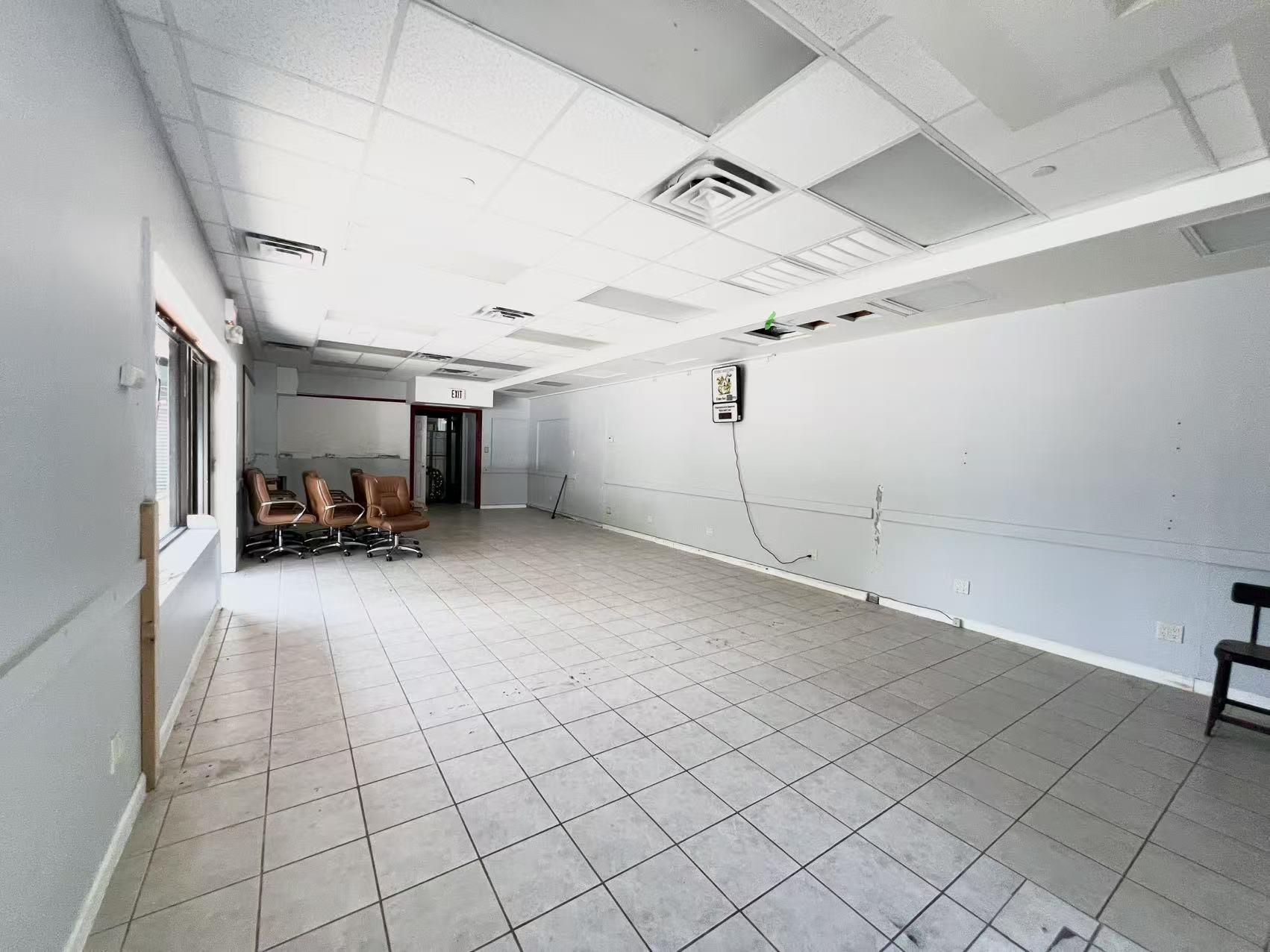 #7 photo, 3021B Jericho Turnpike, サフォーク郡 East Northport , NY 11731