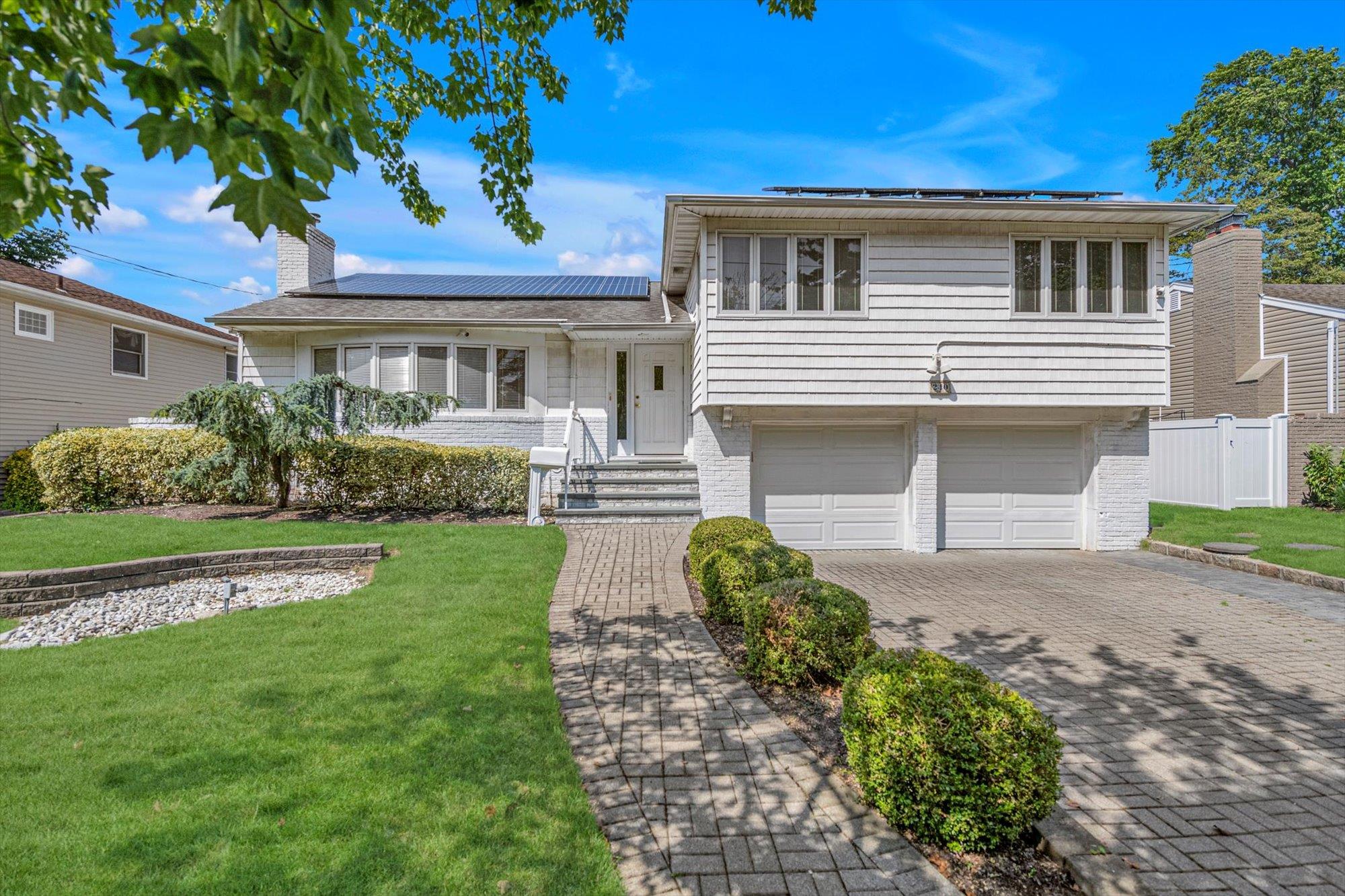 #1 photo, 240 Somerset Drive, Hewlett , NY 11557