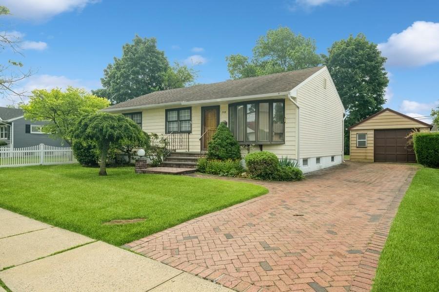 #1 photo, 709 Seabury Avenue, Franklin Square , NY 11010