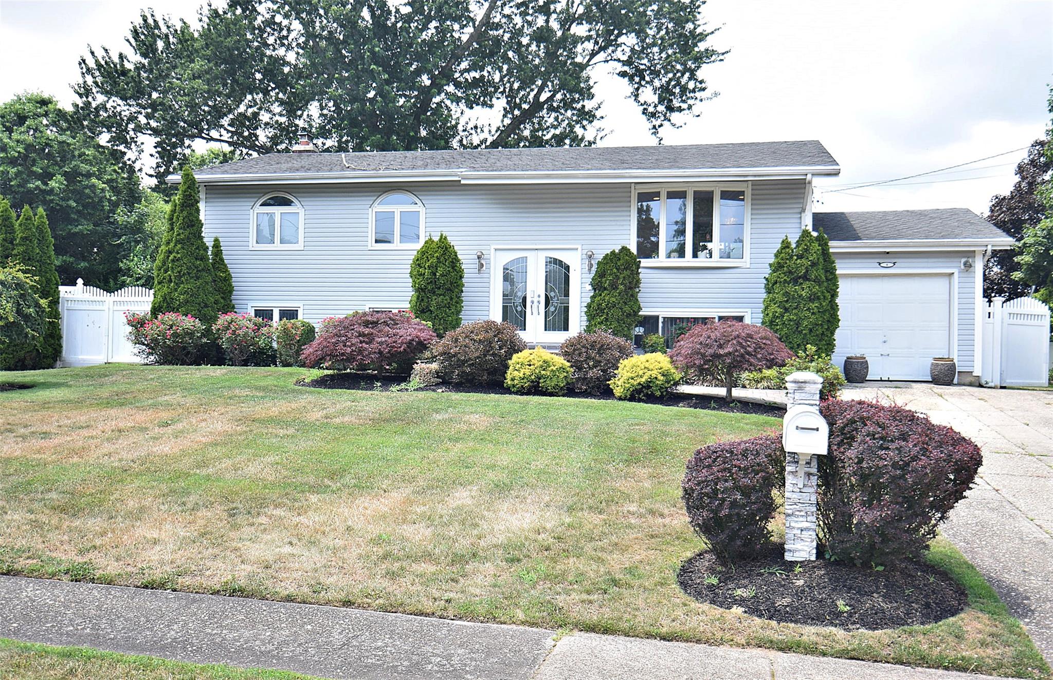 #1 photo, 8 Brookwood Drive, Wheatley Heights , NY 11798